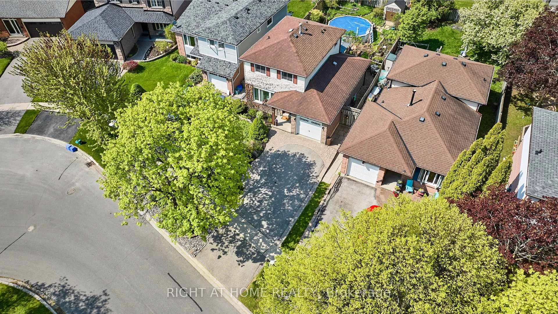 Photo 2 of 71 Barley Mill Crescent, Clarington, Bowmanville — HOMEH