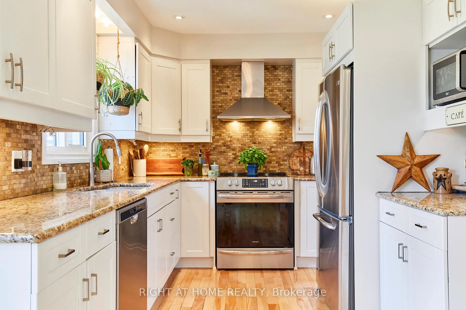 Photo 11 of 71 Barley Mill Crescent, Clarington, Bowmanville — HOMEH