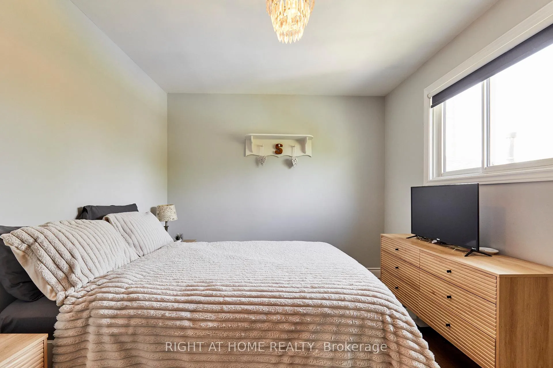 Photo 13 of 71 Barley Mill Crescent, Clarington, Bowmanville — HOMEH