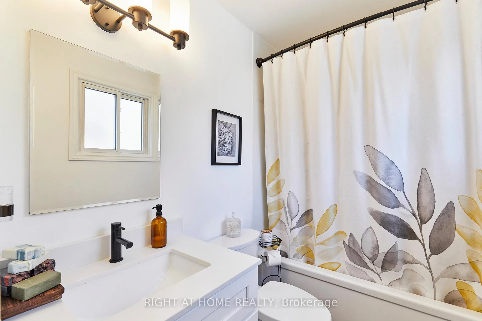 Photo 15 of 71 Barley Mill Crescent, Clarington, Bowmanville — HOMEH