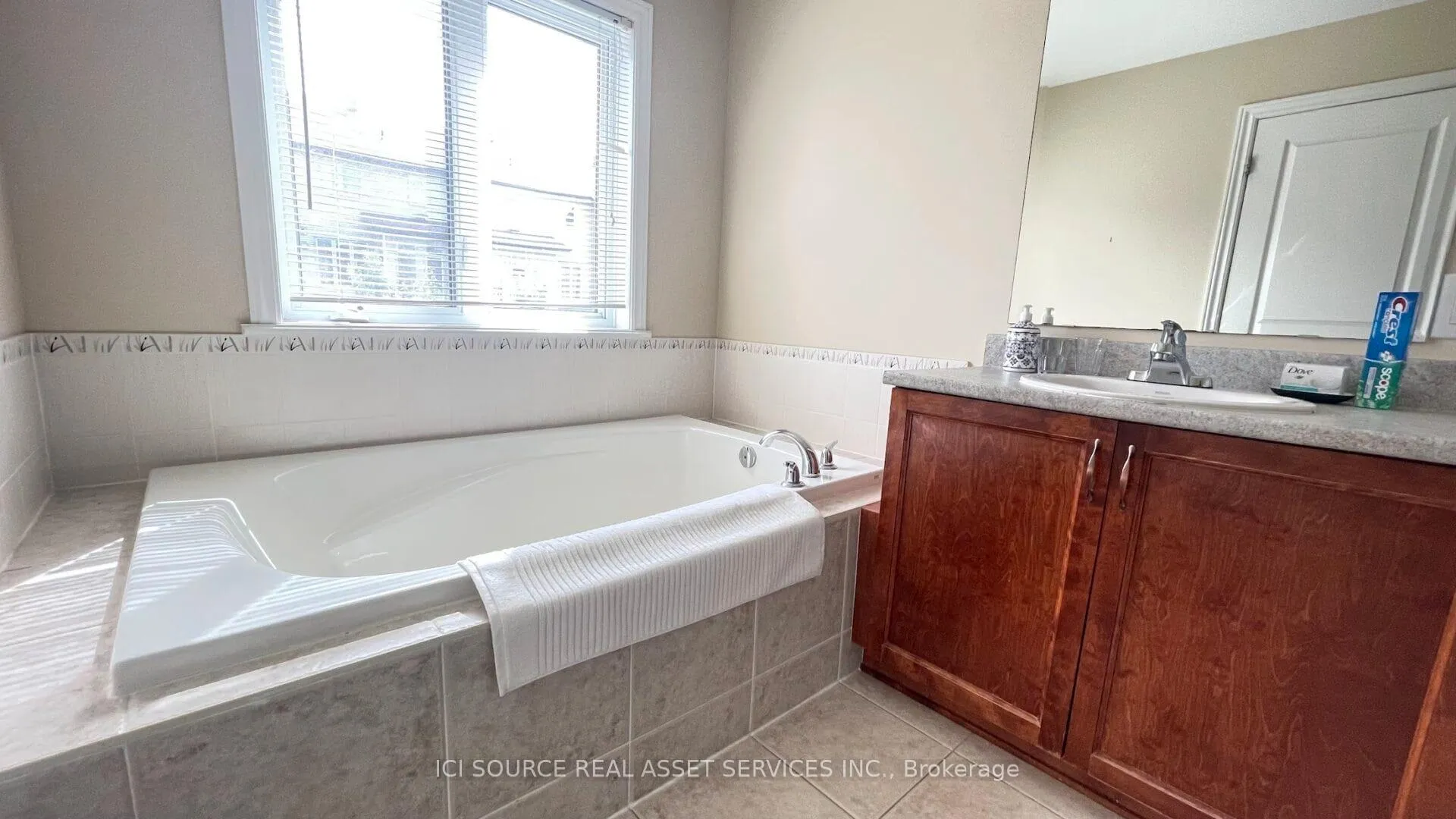 Photo 11 of 27 Torbec Avenue, Ottawa, Kanata - Kanata Lakes/Heritage Hills — HOMEH