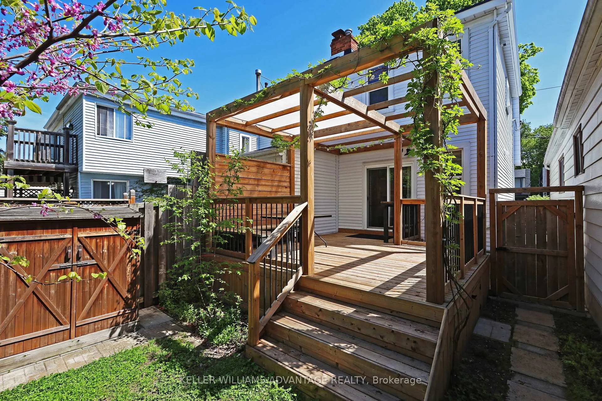 Photo 6 of 152 King Edward Avenue, Toronto, Woodbine-Lumsden — HOMEH