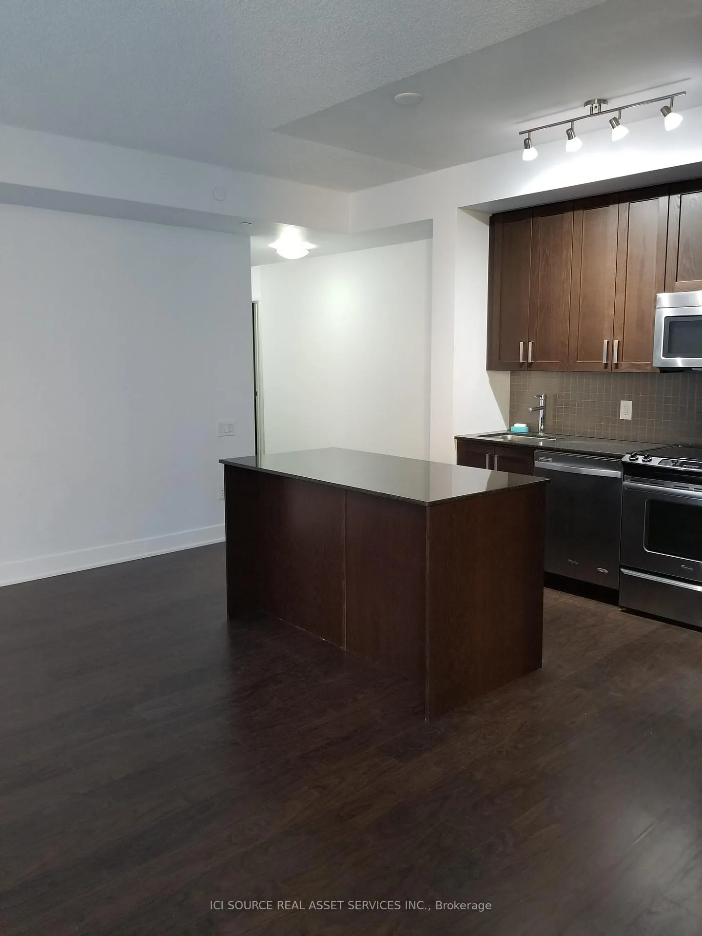 Photo 7 of Unit 210, 7608 Yonge Street, Vaughan, Crestwood-Springfarm-Yorkhill — HOMEH