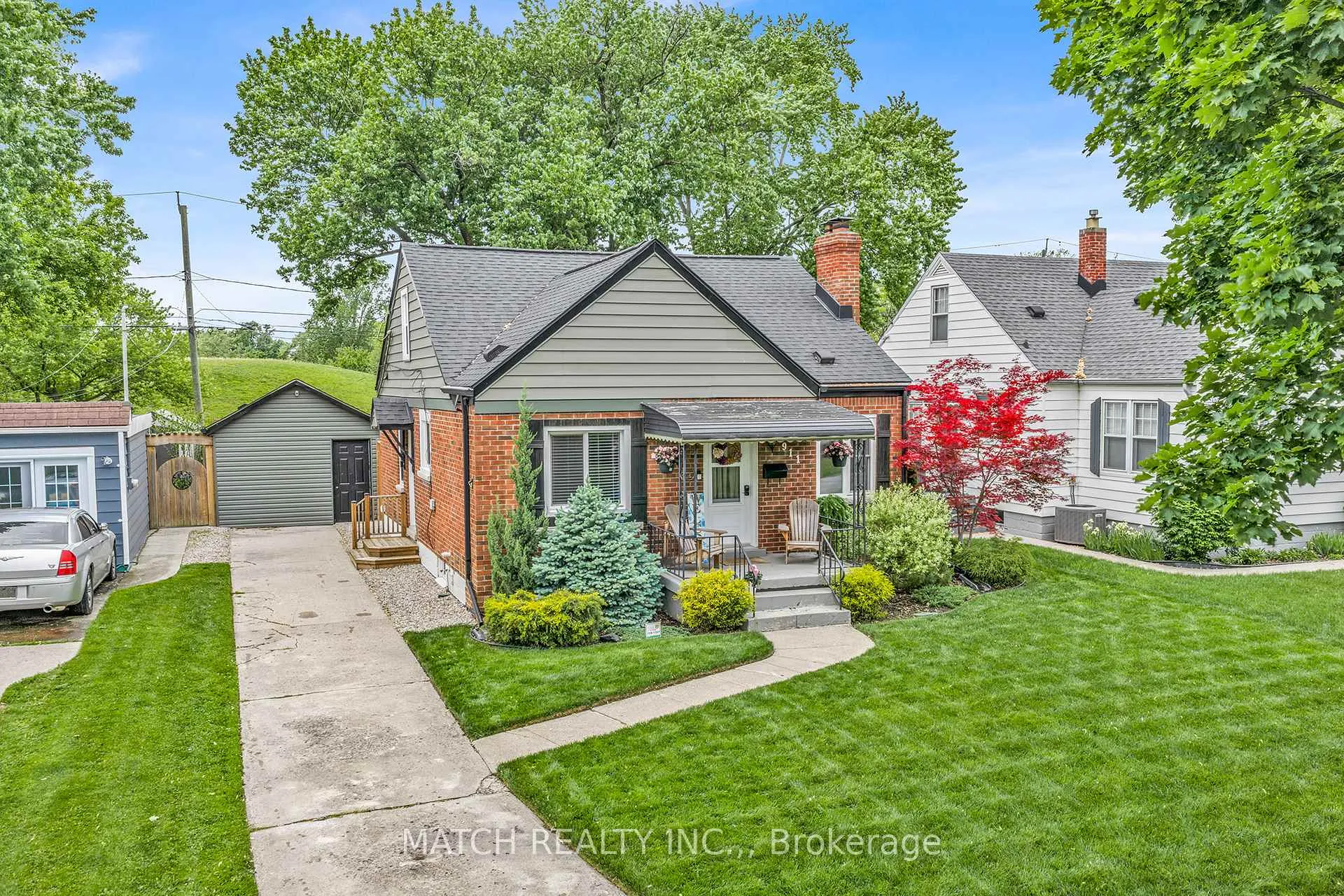 Photo 3 of 911 Homedale Boulevard, Windsor — HOMEH