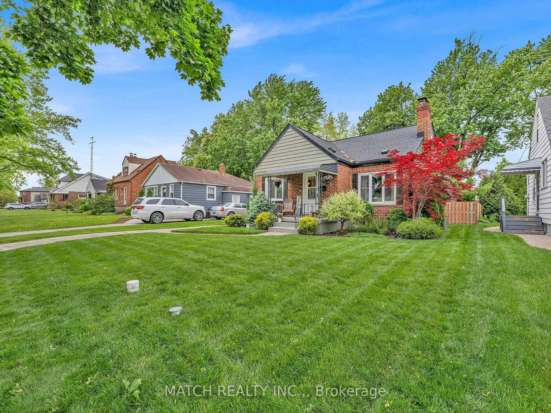 Photo 4 of 911 Homedale Boulevard, Windsor — HOMEH