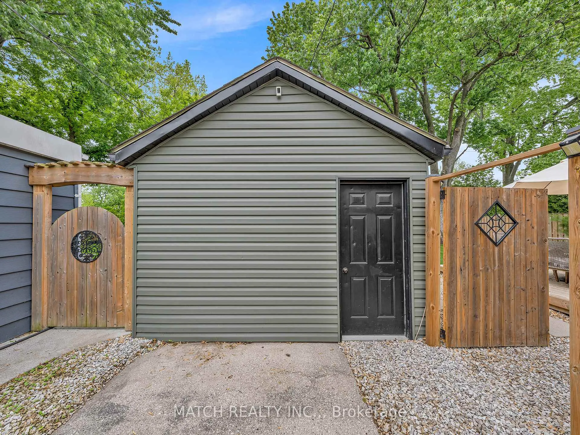Photo 8 of 911 Homedale Boulevard, Windsor — HOMEH