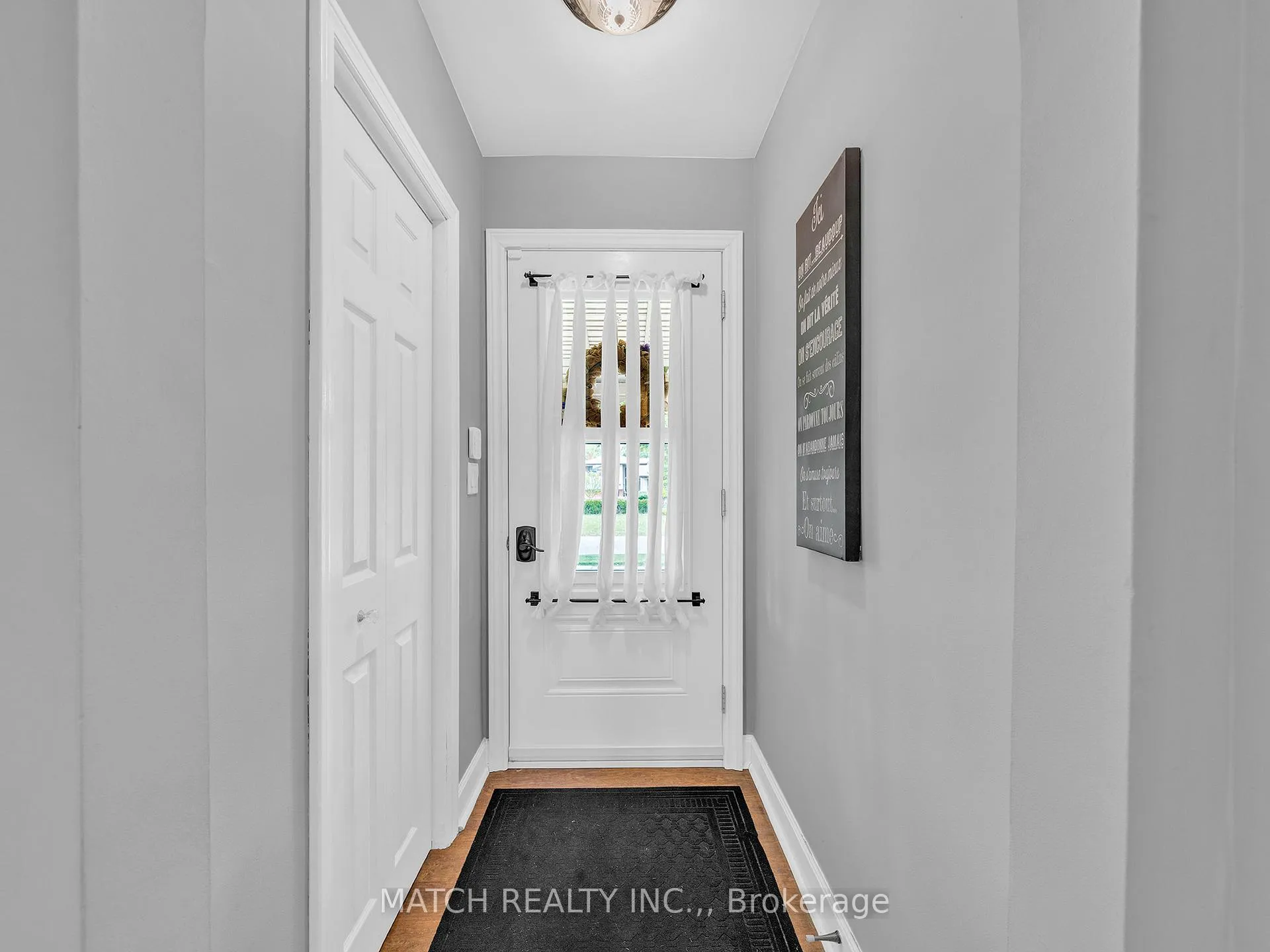 Photo 9 of 911 Homedale Boulevard, Windsor — HOMEH