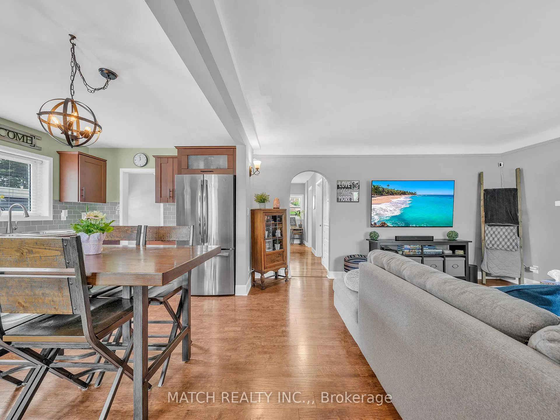 Photo 10 of 911 Homedale Boulevard, Windsor — HOMEH