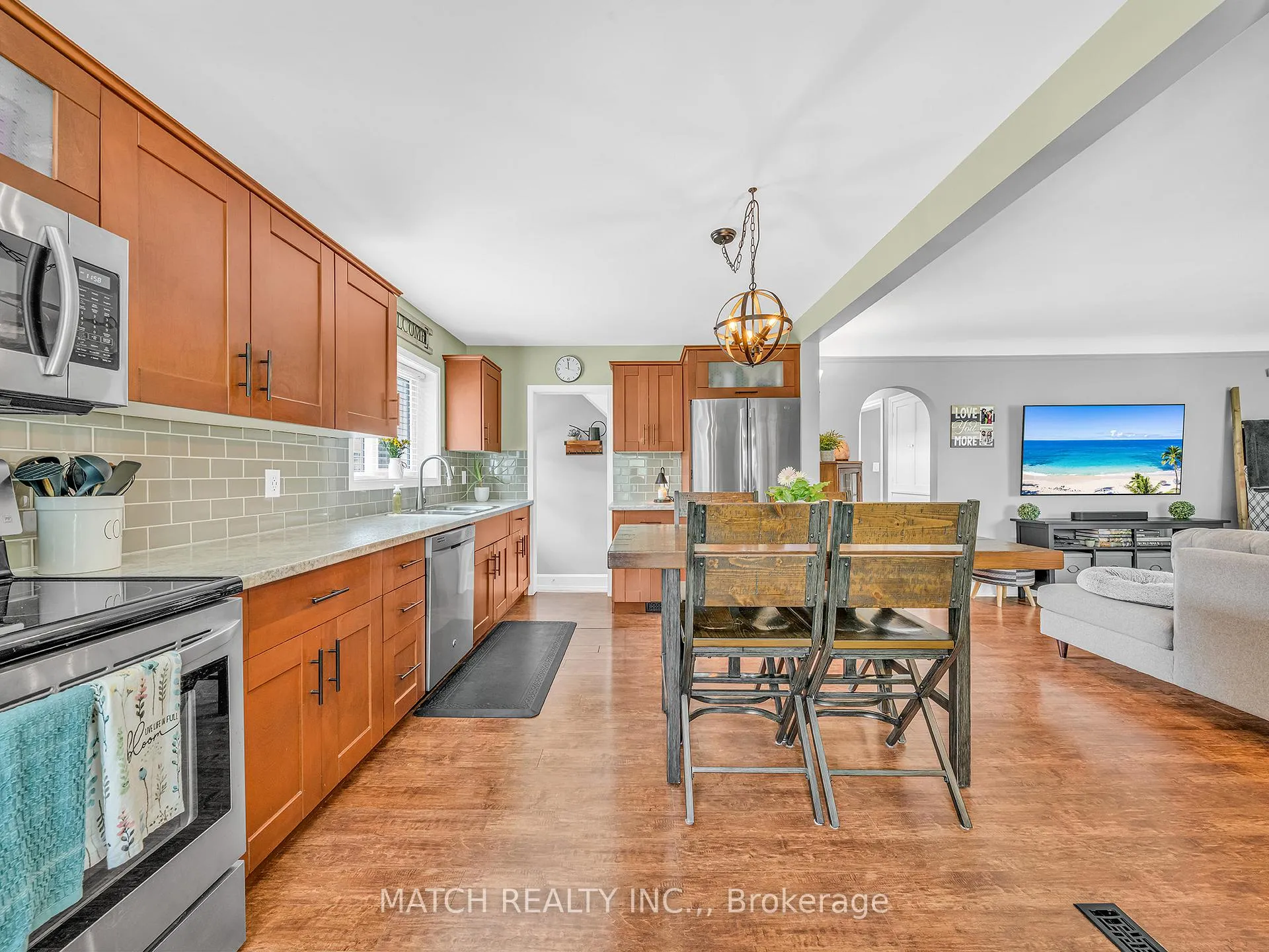 Photo 12 of 911 Homedale Boulevard, Windsor — HOMEH