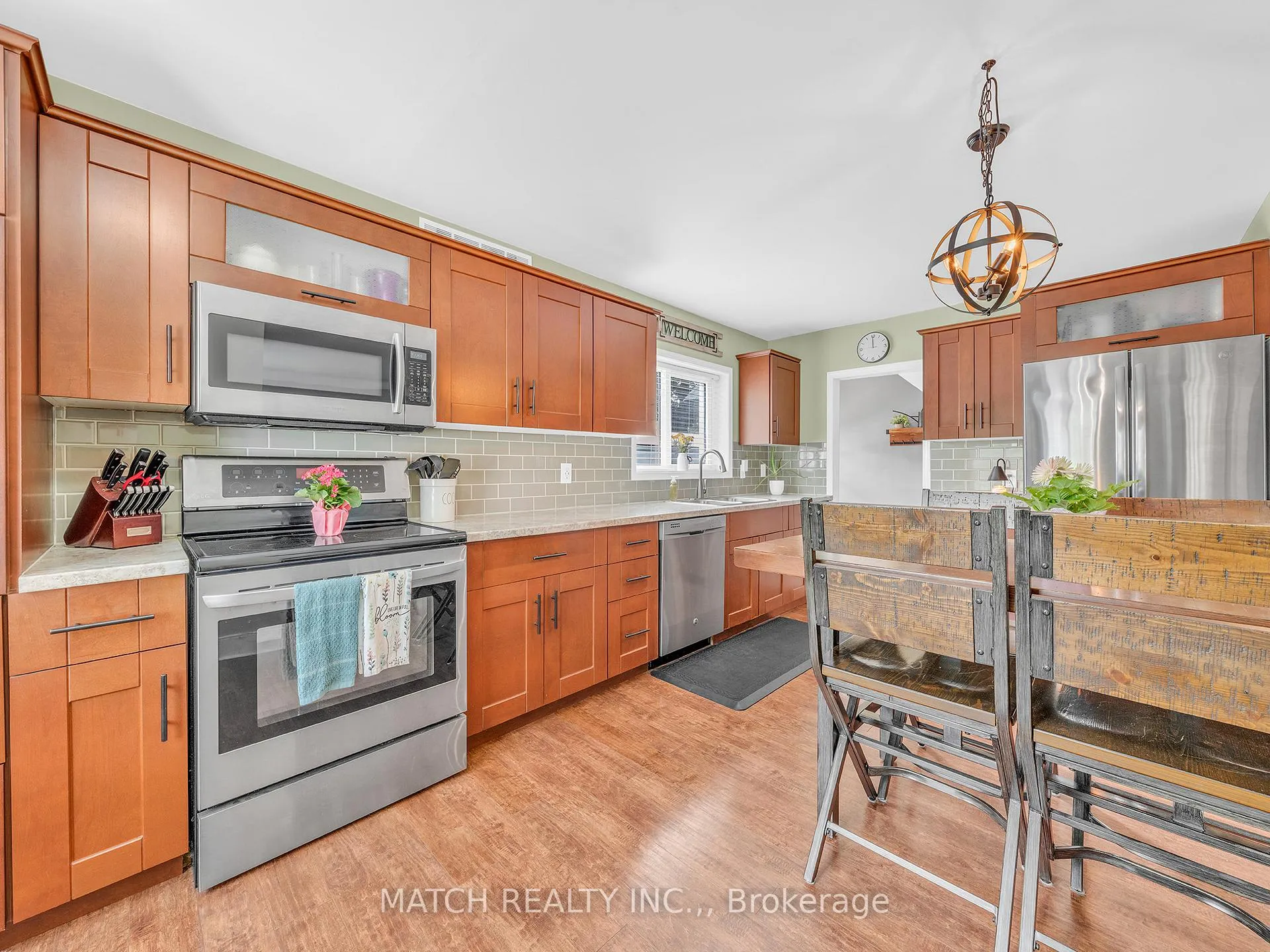 Photo 13 of 911 Homedale Boulevard, Windsor — HOMEH