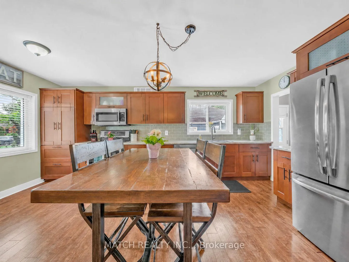 Photo 14 of 911 Homedale Boulevard, Windsor — HOMEH