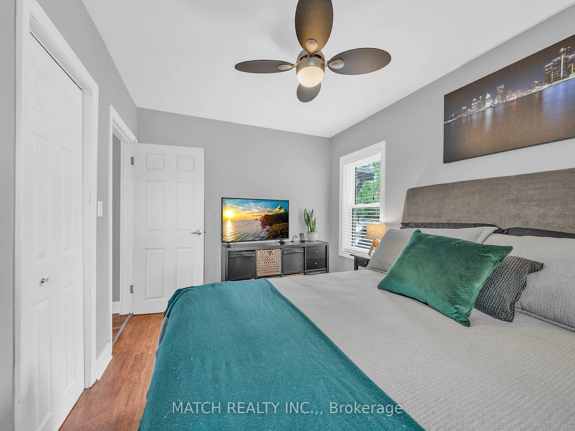 Photo 19 of 911 Homedale Boulevard, Windsor — HOMEH