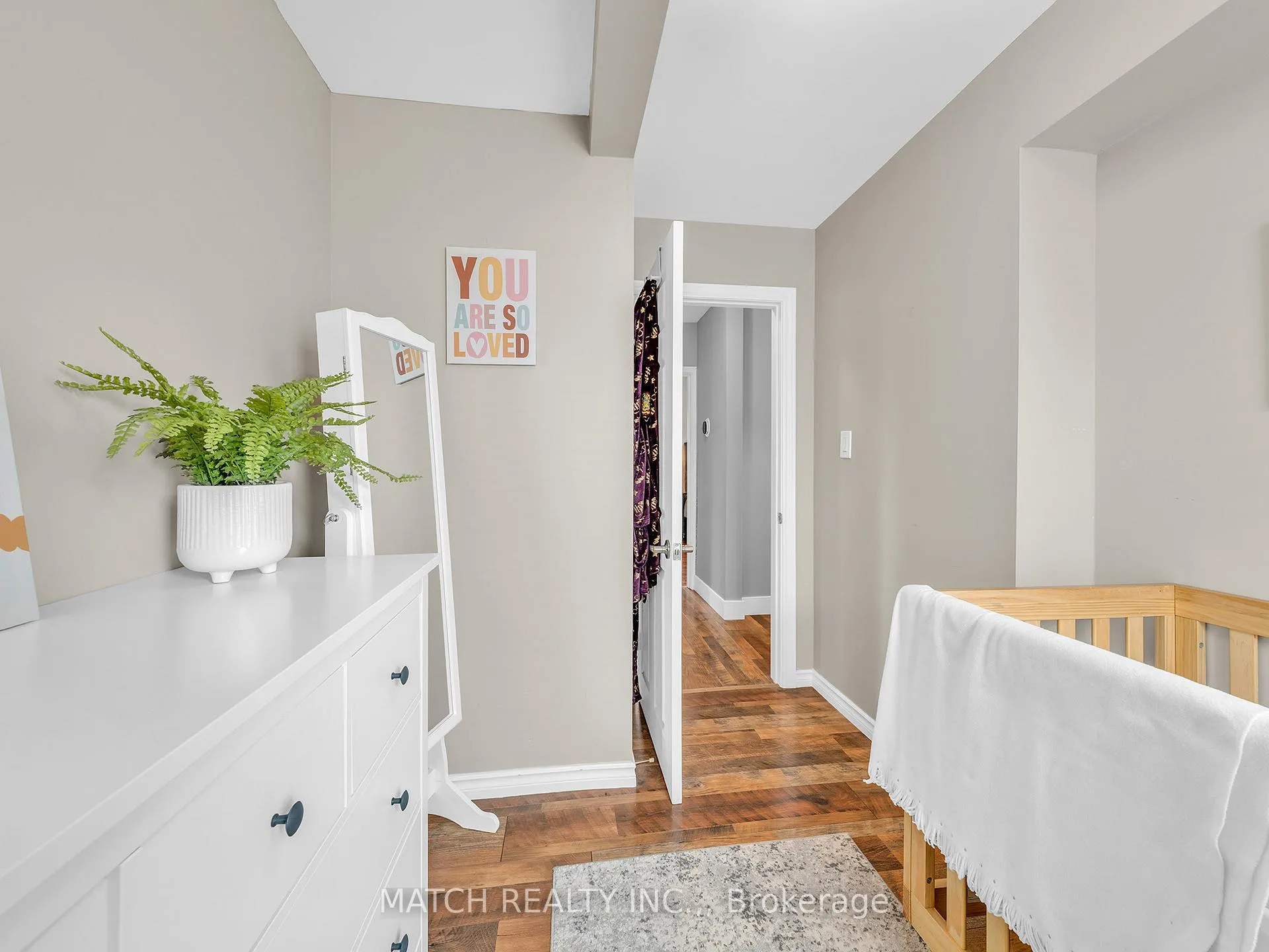 Photo 21 of 911 Homedale Boulevard, Windsor — HOMEH