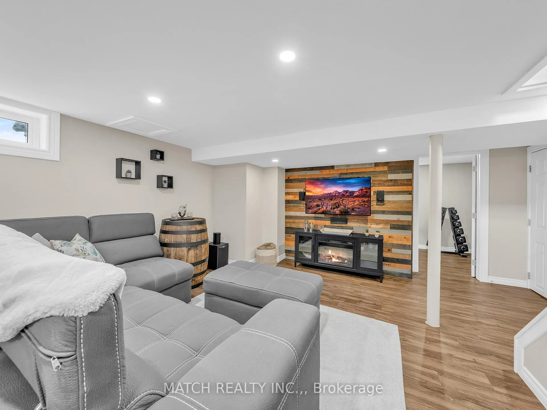 Photo 31 of 911 Homedale Boulevard, Windsor — HOMEH
