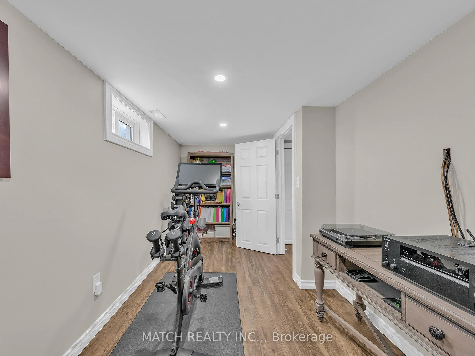 Photo 34 of 911 Homedale Boulevard, Windsor — HOMEH