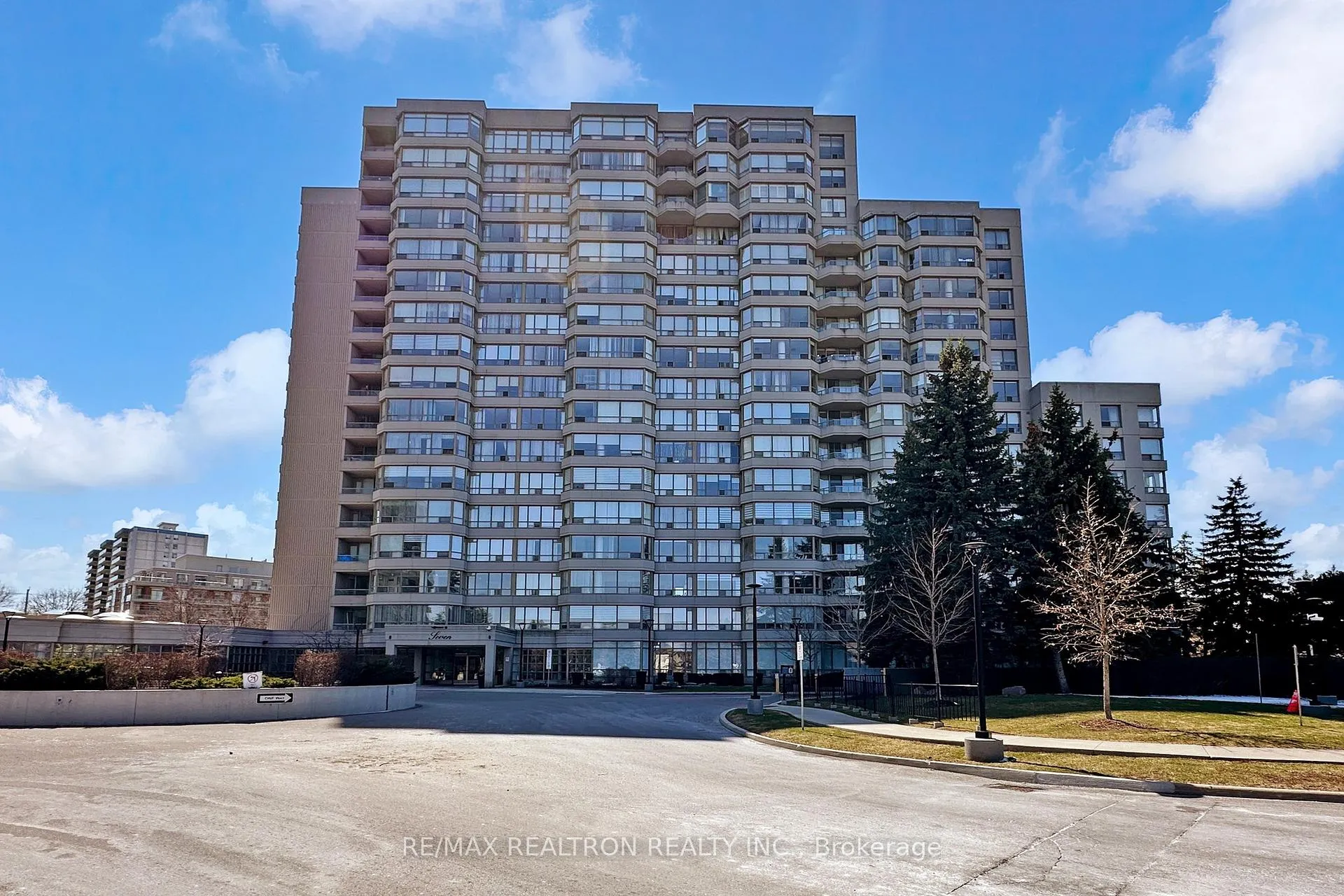 Photo 2 of Unit 308, 7 Townsgate Drive, Vaughan, Crestwood-Springfarm-Yorkhill — HOMEH