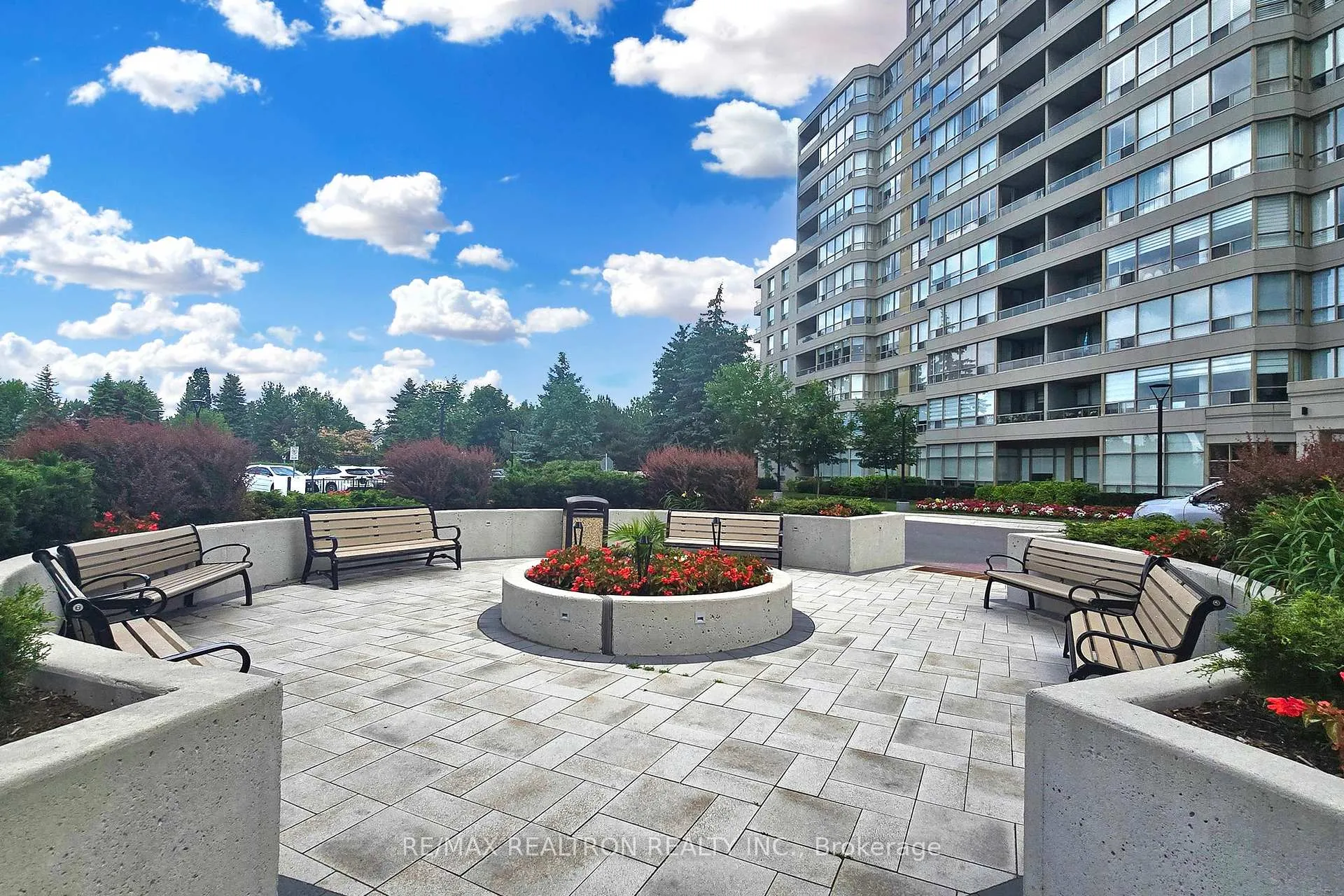 Photo 4 of Unit 308, 7 Townsgate Drive, Vaughan, Crestwood-Springfarm-Yorkhill — HOMEH