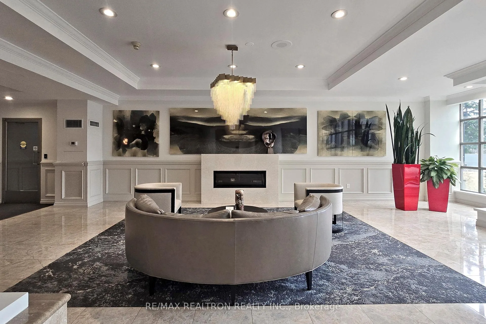 Photo 5 of Unit 308, 7 Townsgate Drive, Vaughan, Crestwood-Springfarm-Yorkhill — HOMEH