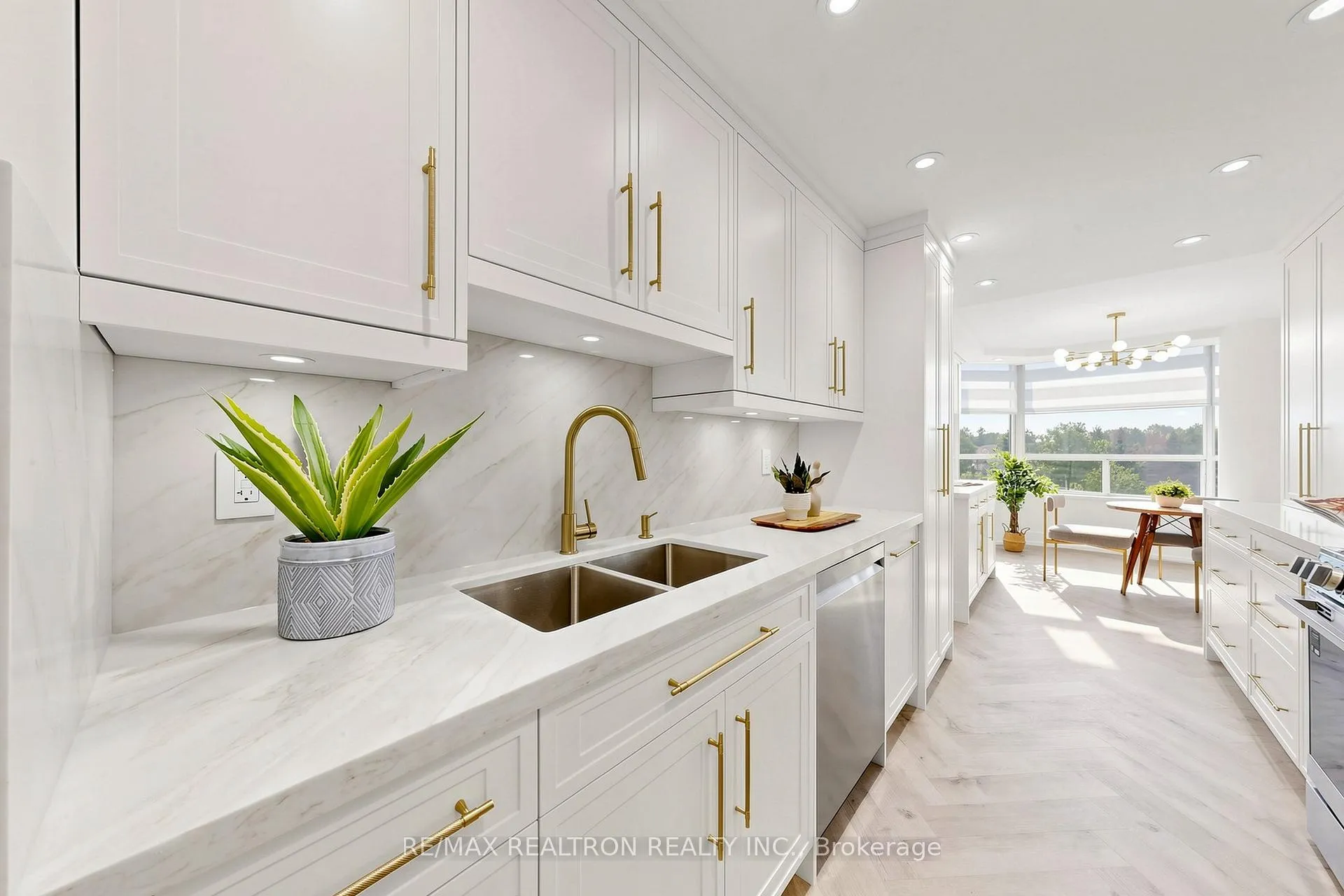 Photo 17 of Unit 308, 7 Townsgate Drive, Vaughan, Crestwood-Springfarm-Yorkhill — HOMEH