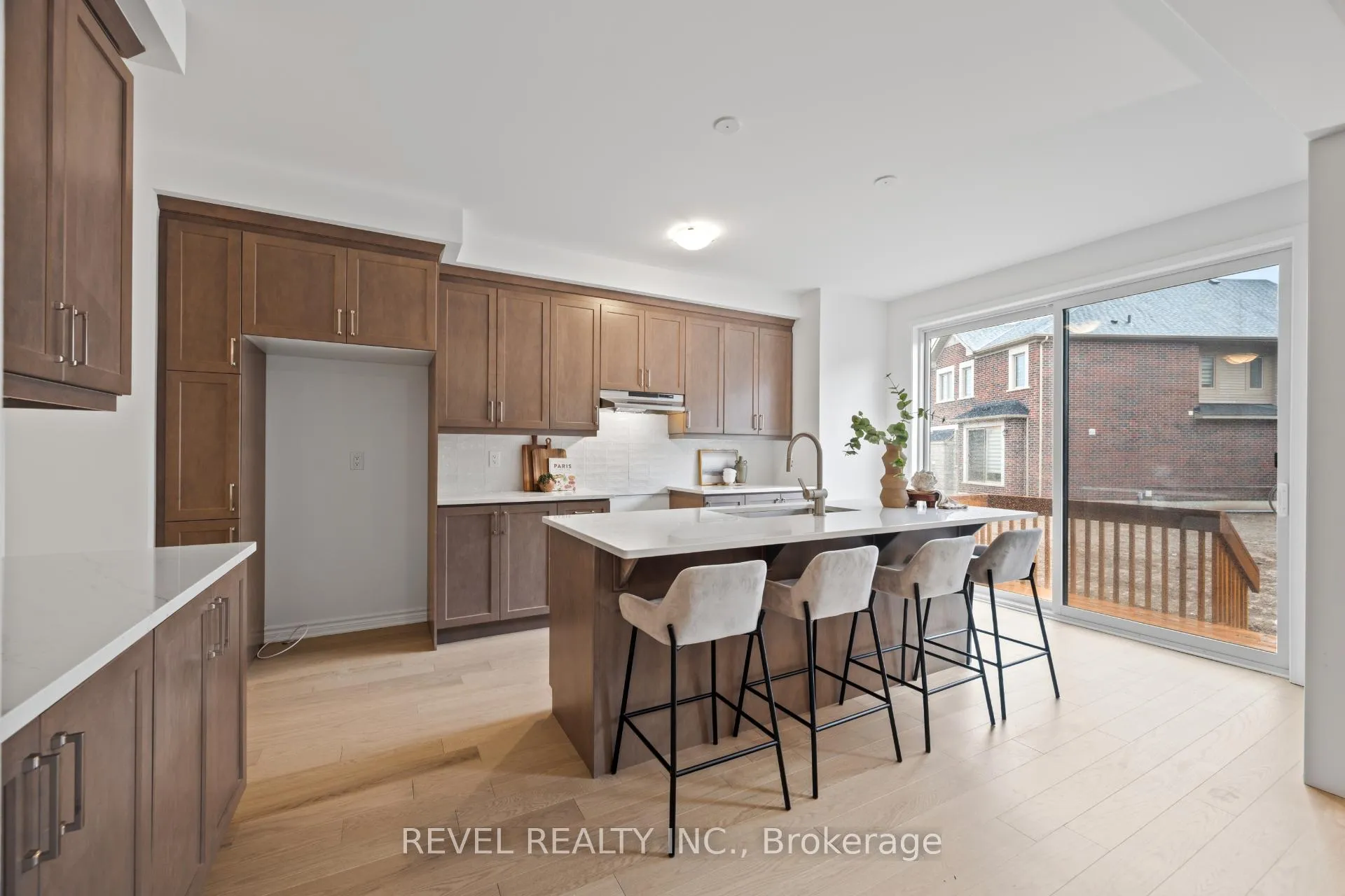 Photo 8 of 1313 Farrell Court, Milton, Bowes — HOMEH
