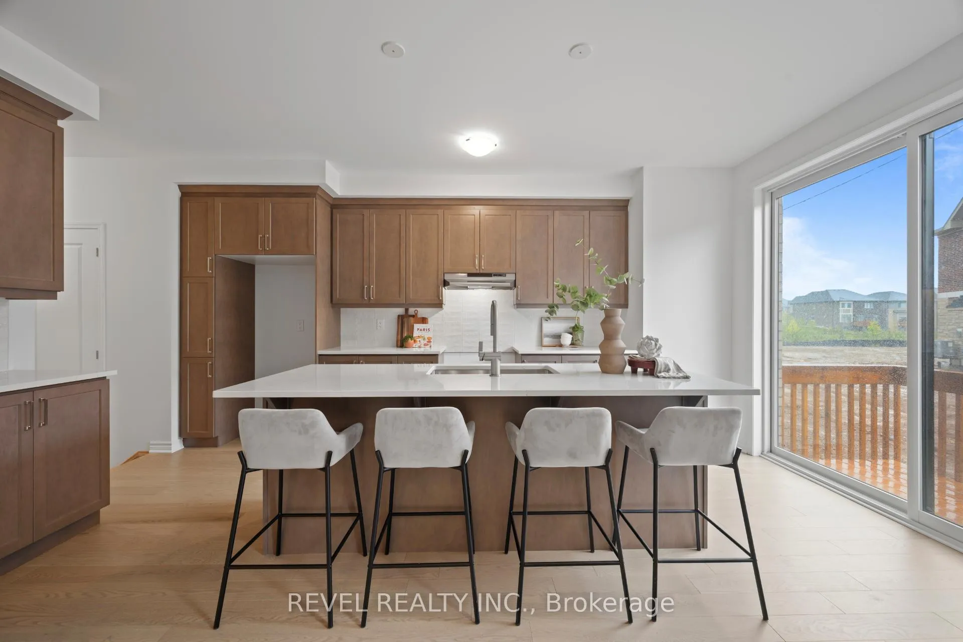 Photo 9 of 1313 Farrell Court, Milton, Bowes — HOMEH