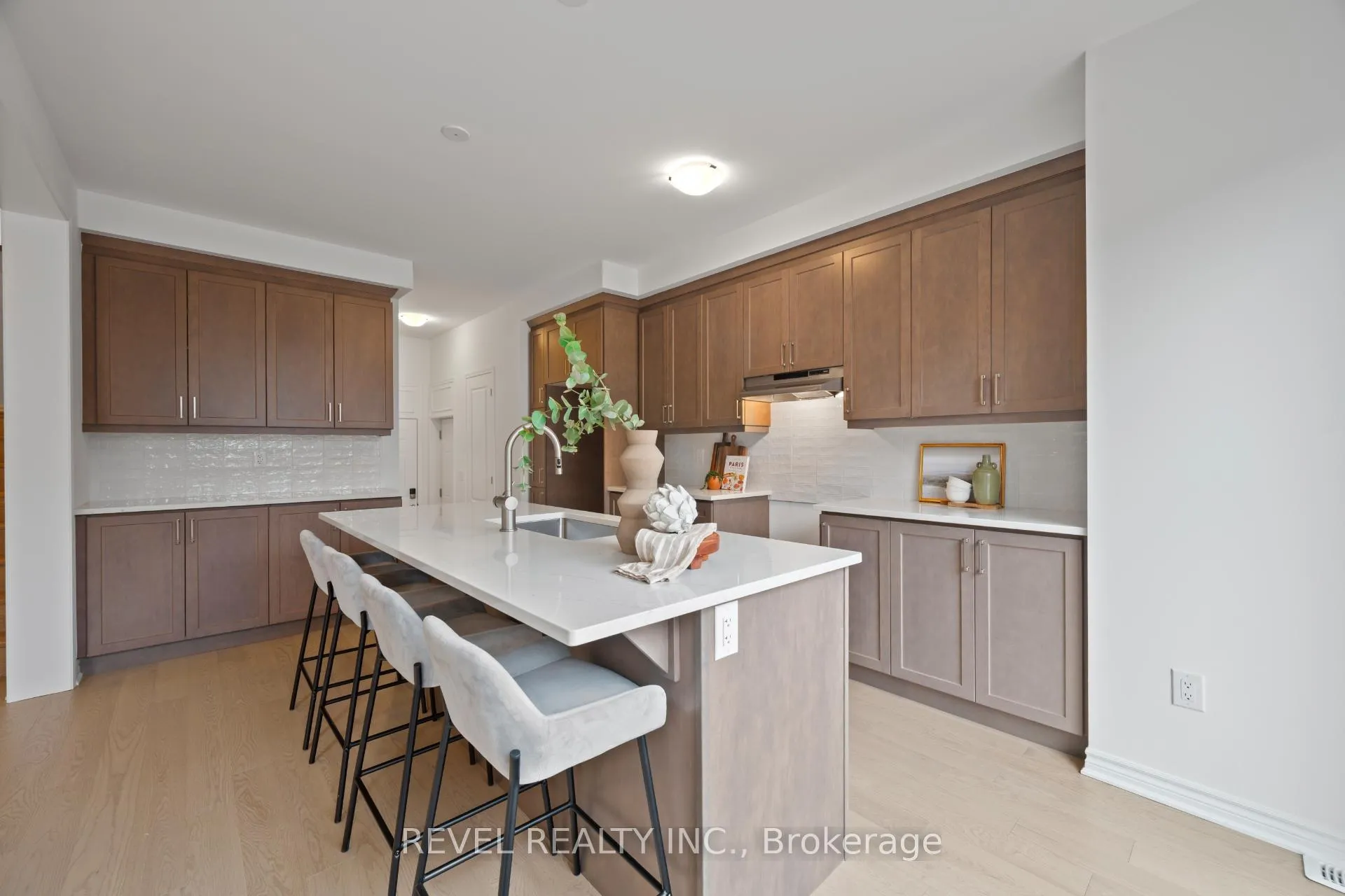 Photo 10 of 1313 Farrell Court, Milton, Bowes — HOMEH