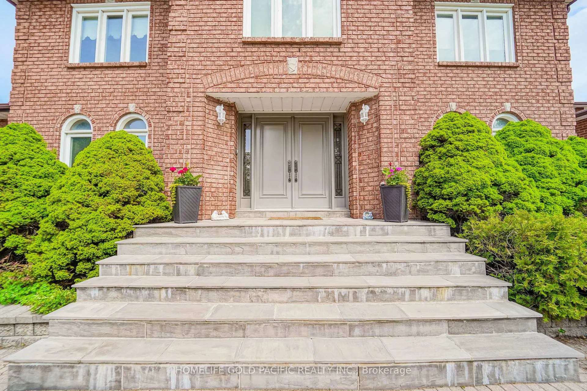 Photo 3 of 44 Ravenhill Crescent, Markham, Milliken Mills East — HOMEH