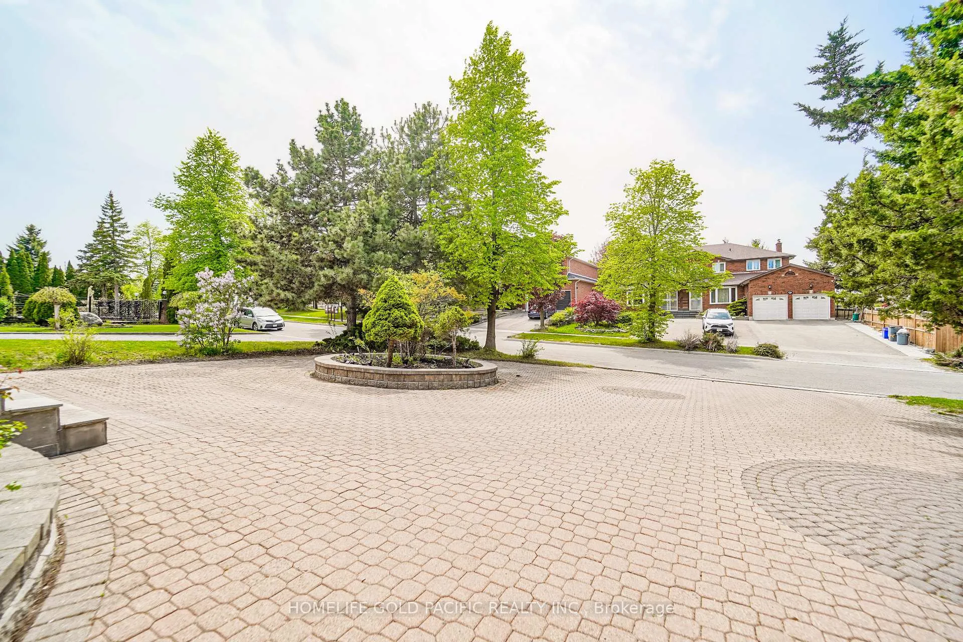 Photo 4 of 44 Ravenhill Crescent, Markham, Milliken Mills East — HOMEH