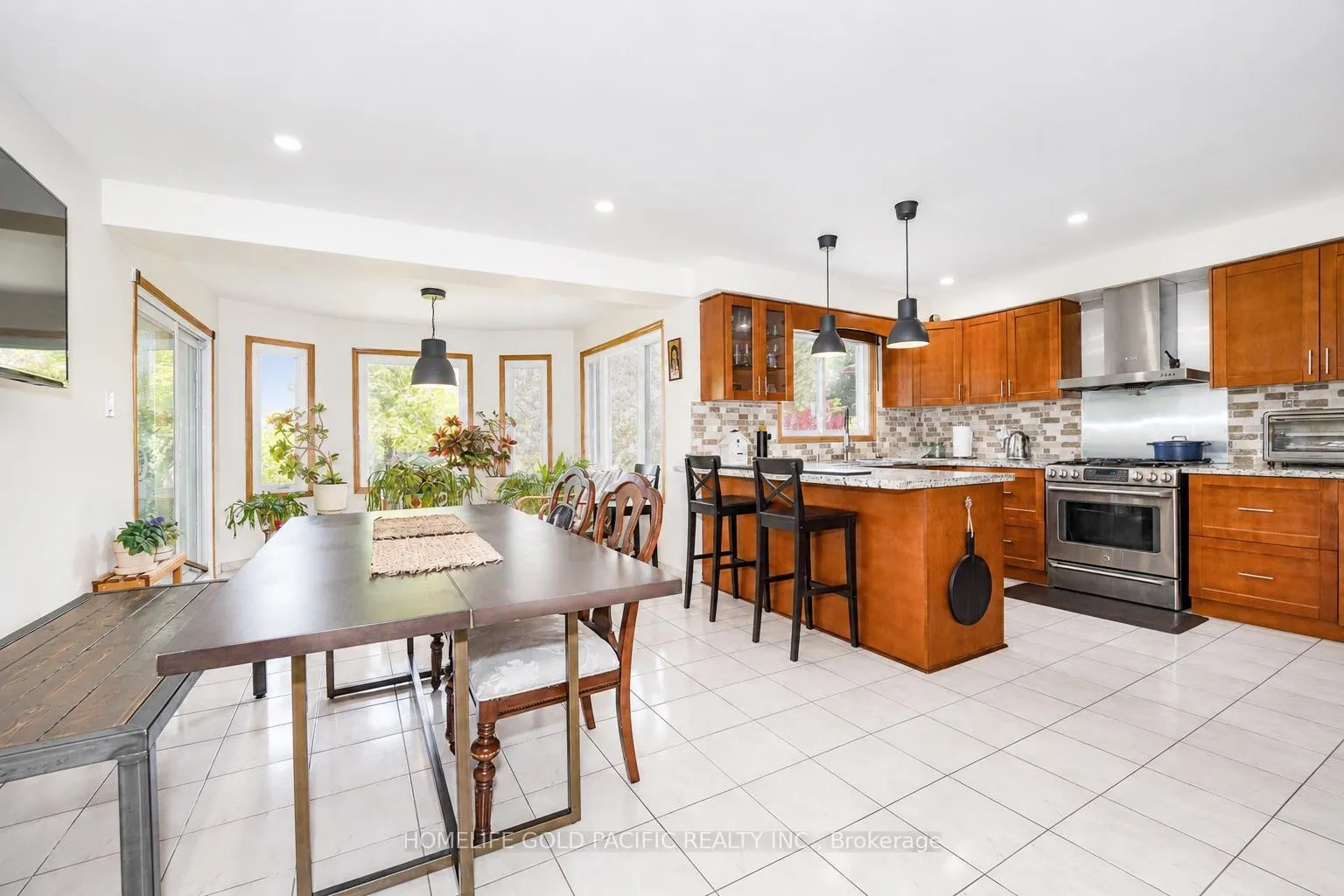 Photo 23 of 44 Ravenhill Crescent, Markham, Milliken Mills East — HOMEH
