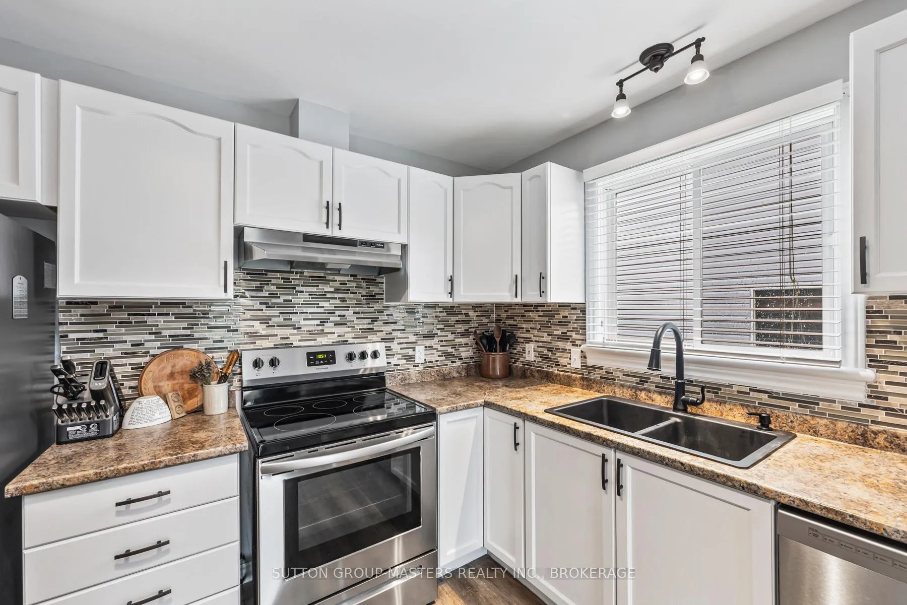 Photo 11 of 42 Clifford Street, Loyalist, Amherstview — HOMEH