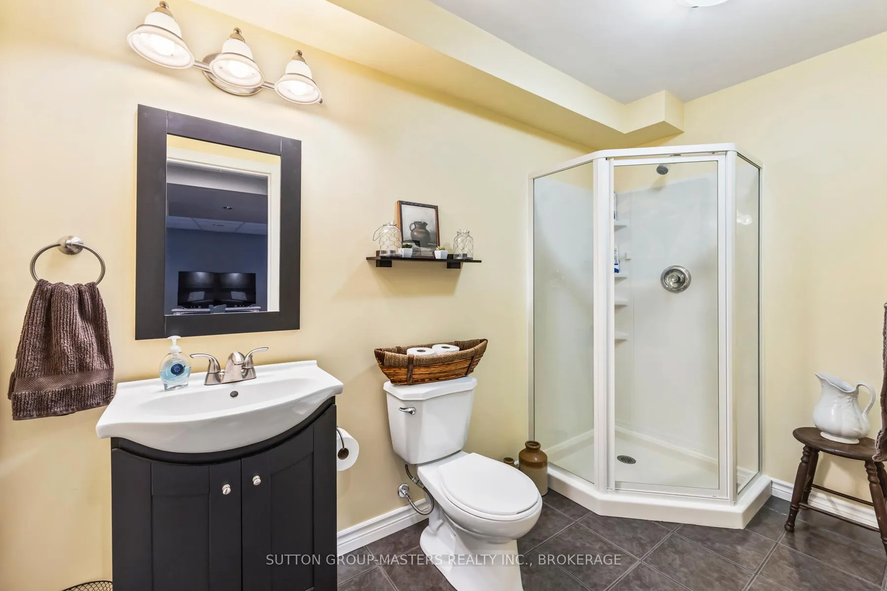 Photo 34 of 42 Clifford Street, Loyalist, Amherstview — HOMEH