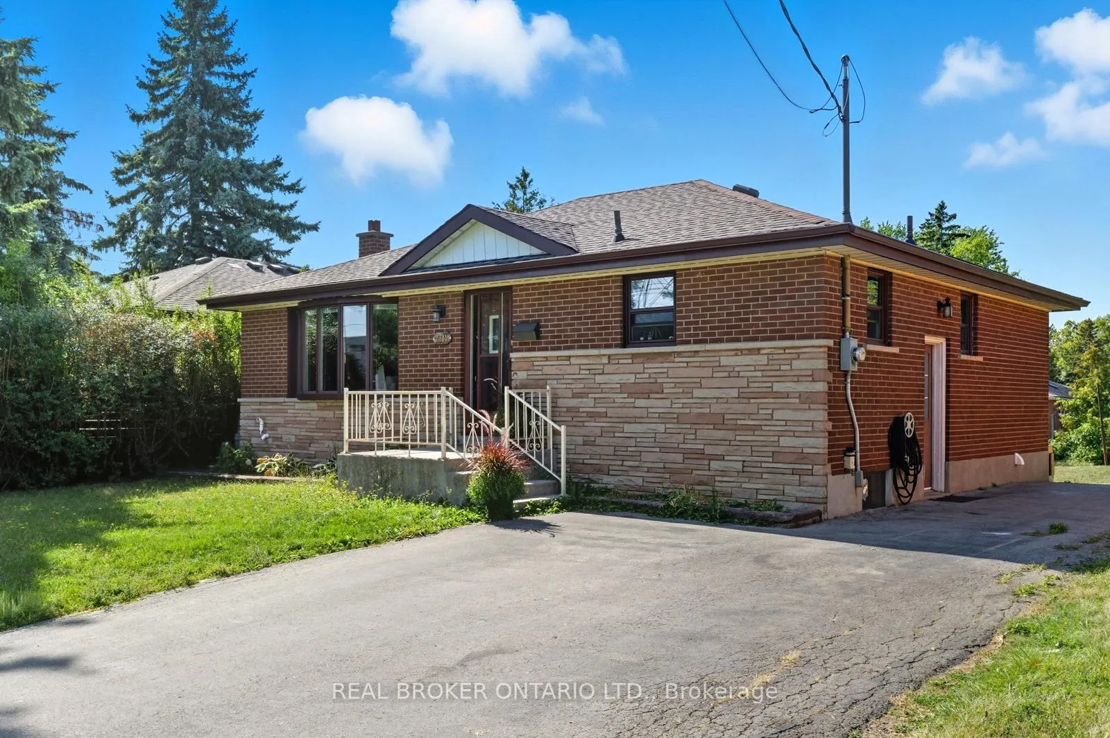 Front of 1314 Fisher Avenue