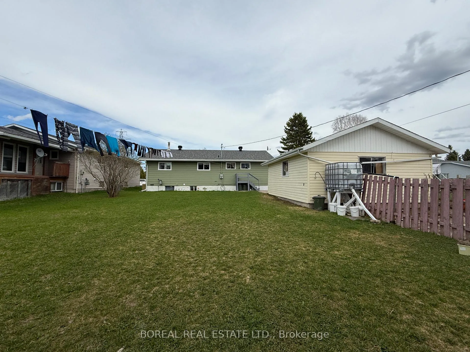 Photo 6 of 423 Fourteenth Avenue, Cochrane — HOMEH
