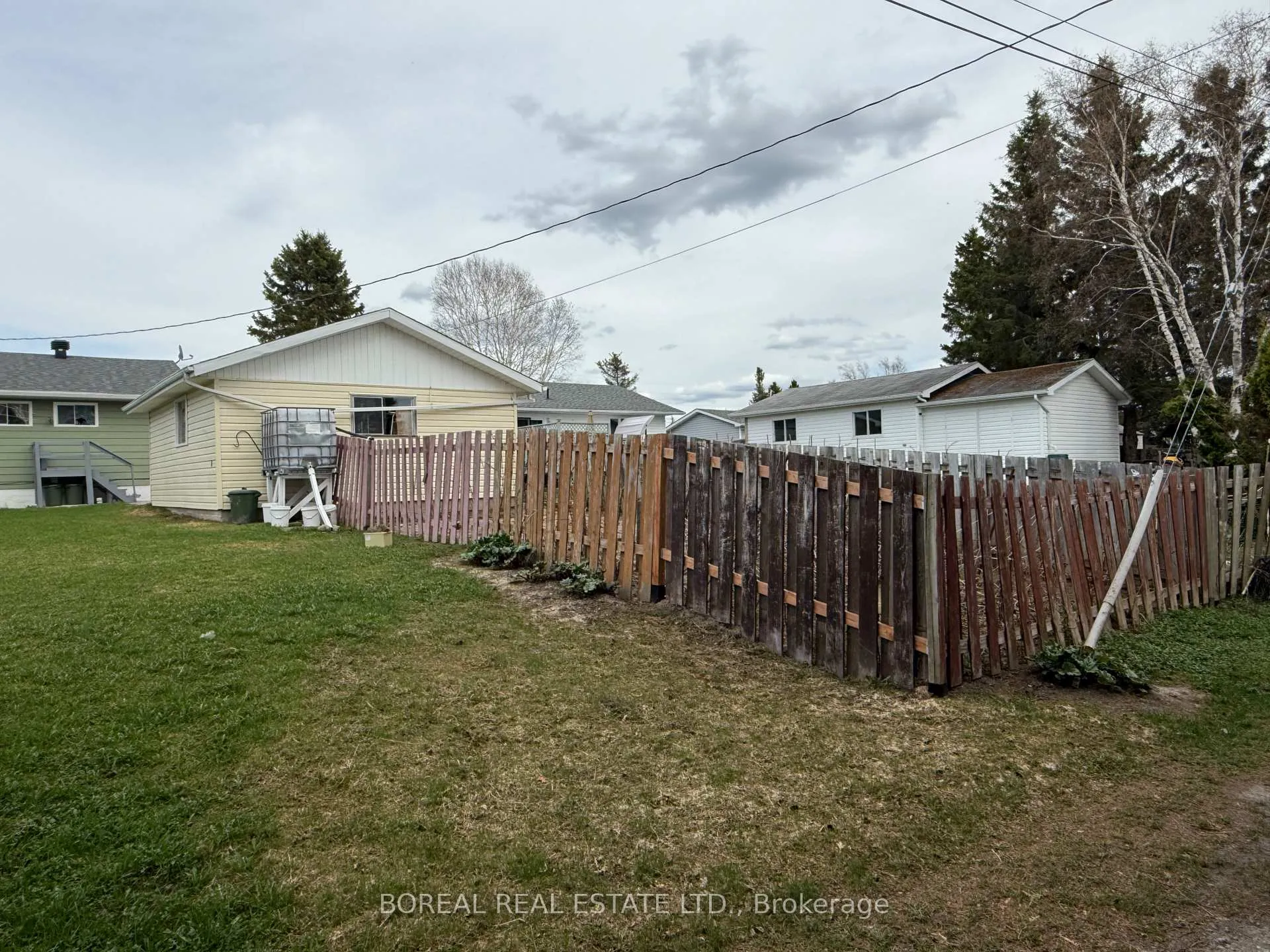 Photo 7 of 423 Fourteenth Avenue, Cochrane — HOMEH