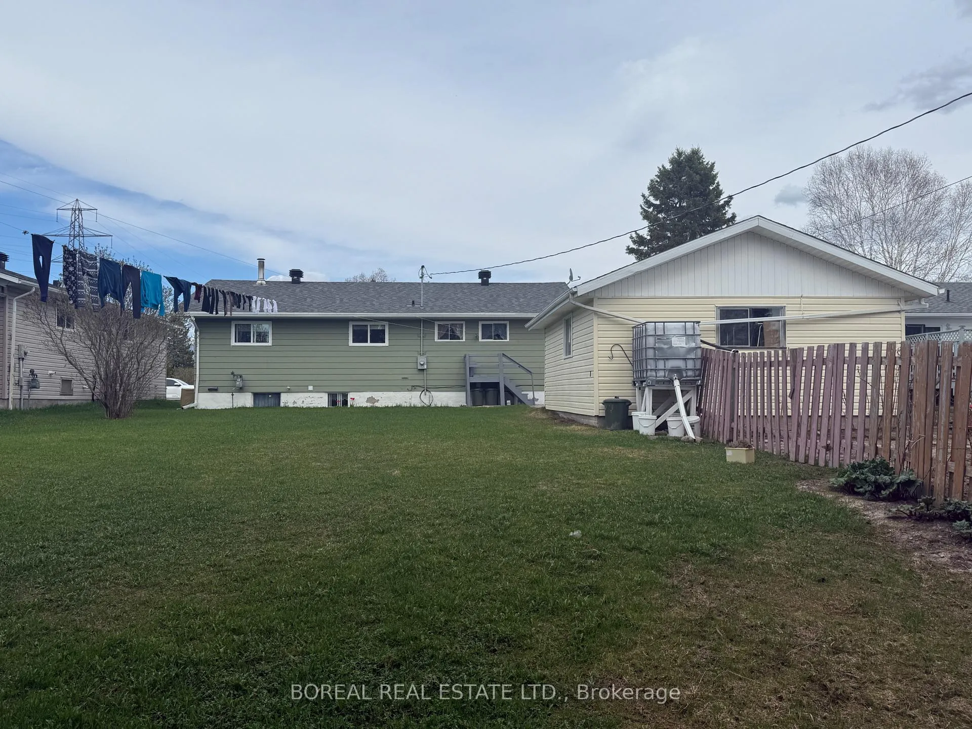 Photo 8 of 423 Fourteenth Avenue, Cochrane — HOMEH