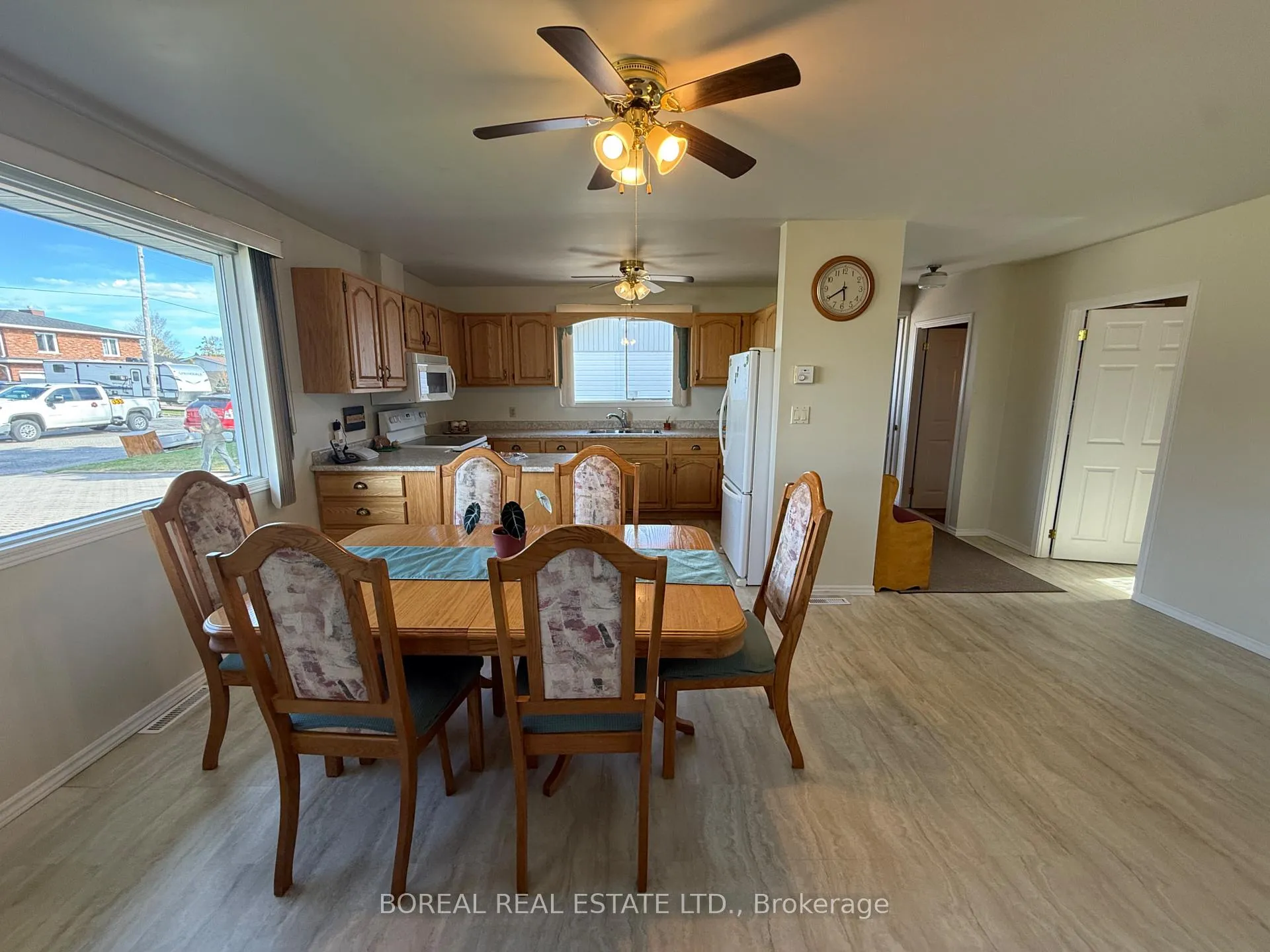 Photo 12 of 423 Fourteenth Avenue, Cochrane — HOMEH