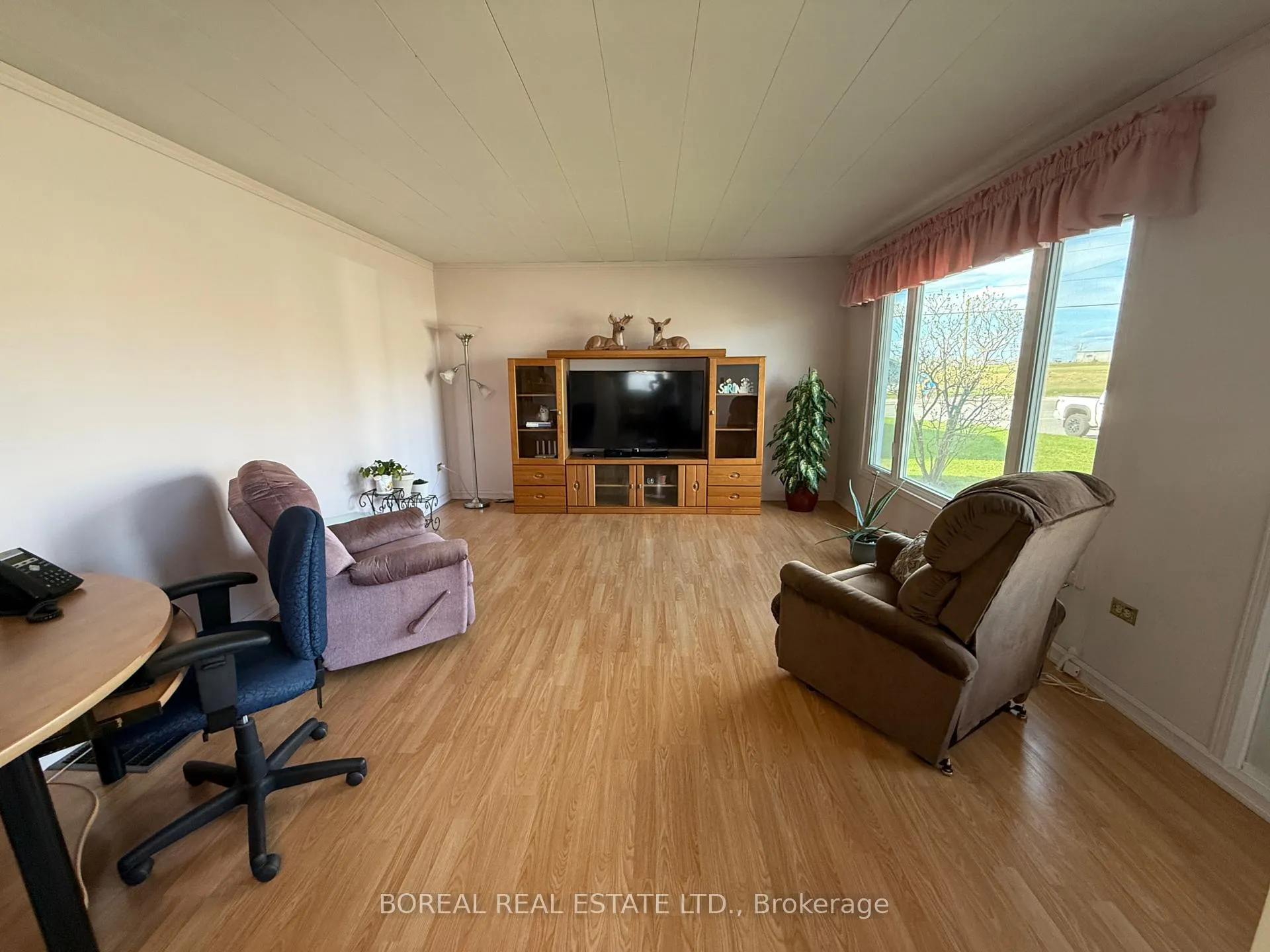 Photo 16 of 423 Fourteenth Avenue, Cochrane — HOMEH