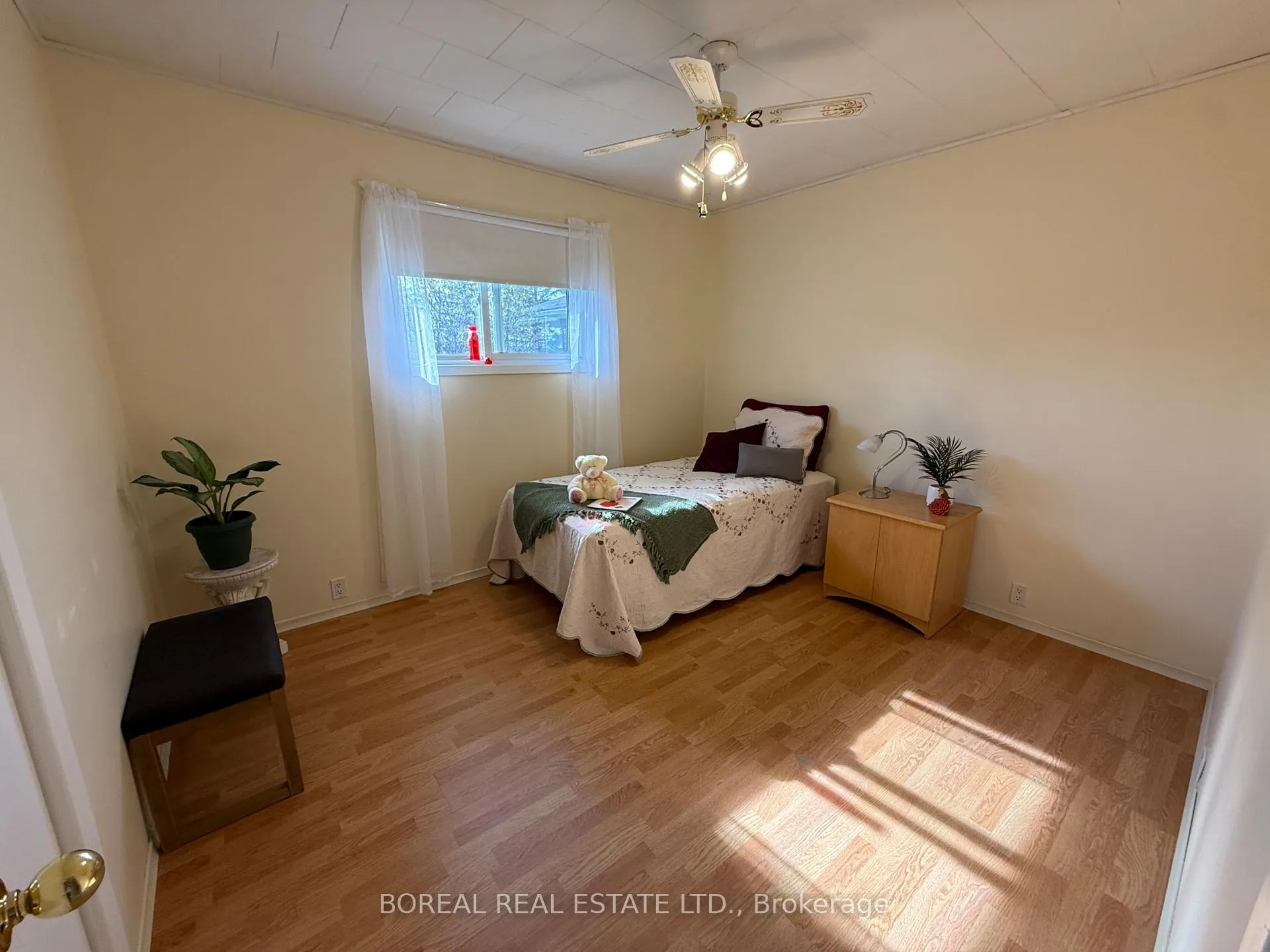 Photo 22 of 423 Fourteenth Avenue, Cochrane — HOMEH