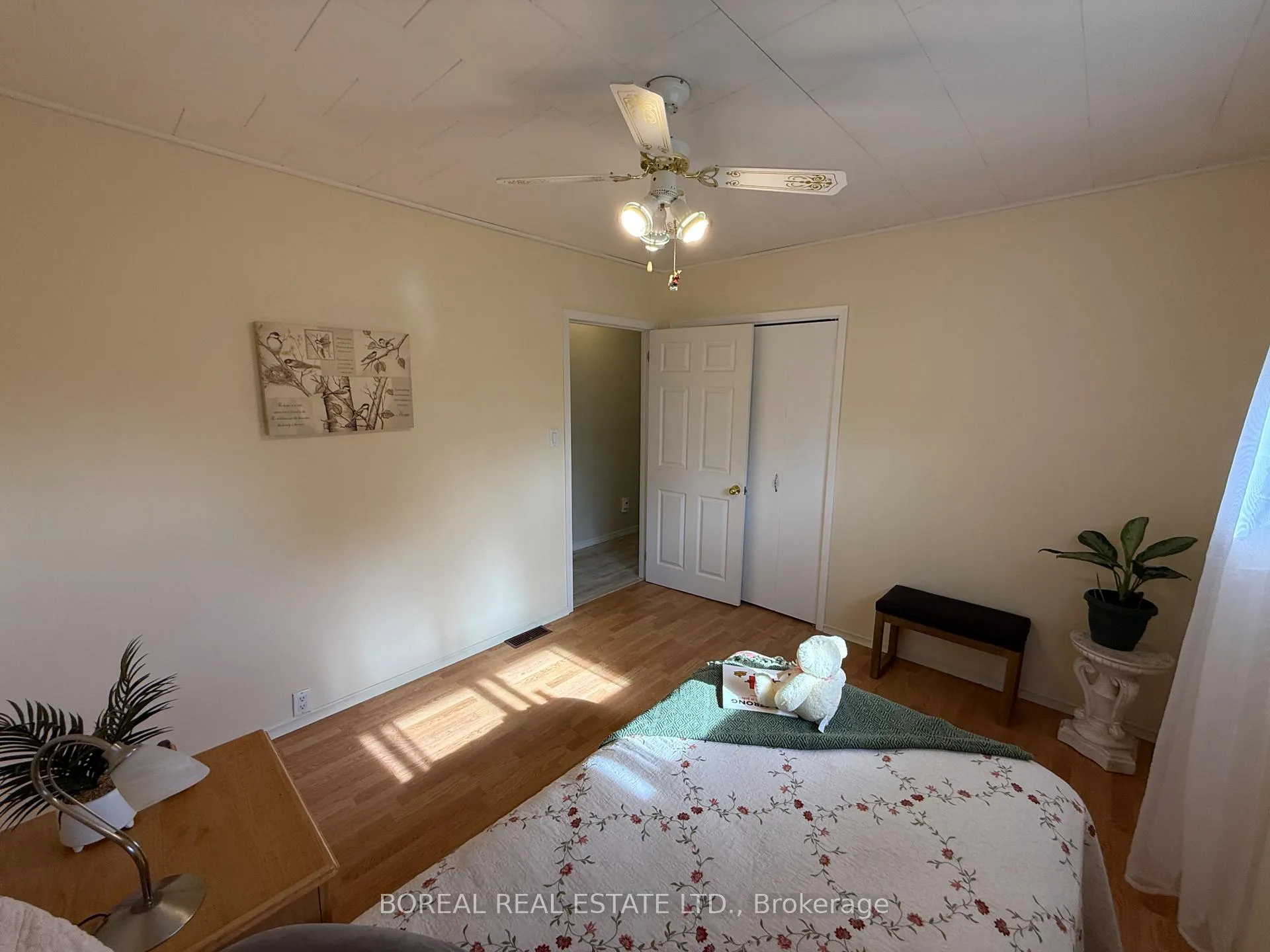Photo 23 of 423 Fourteenth Avenue, Cochrane — HOMEH