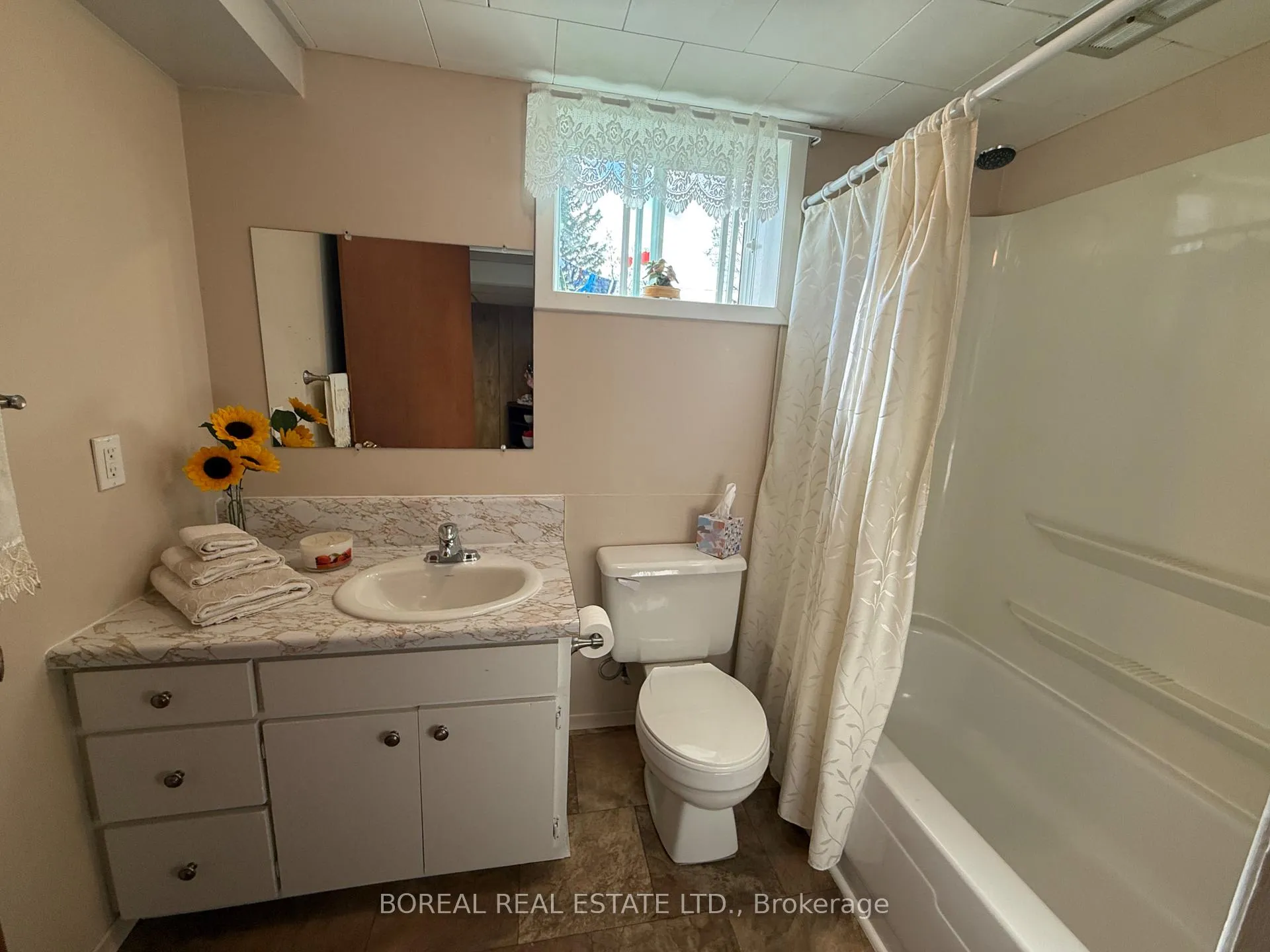 Photo 30 of 423 Fourteenth Avenue, Cochrane — HOMEH