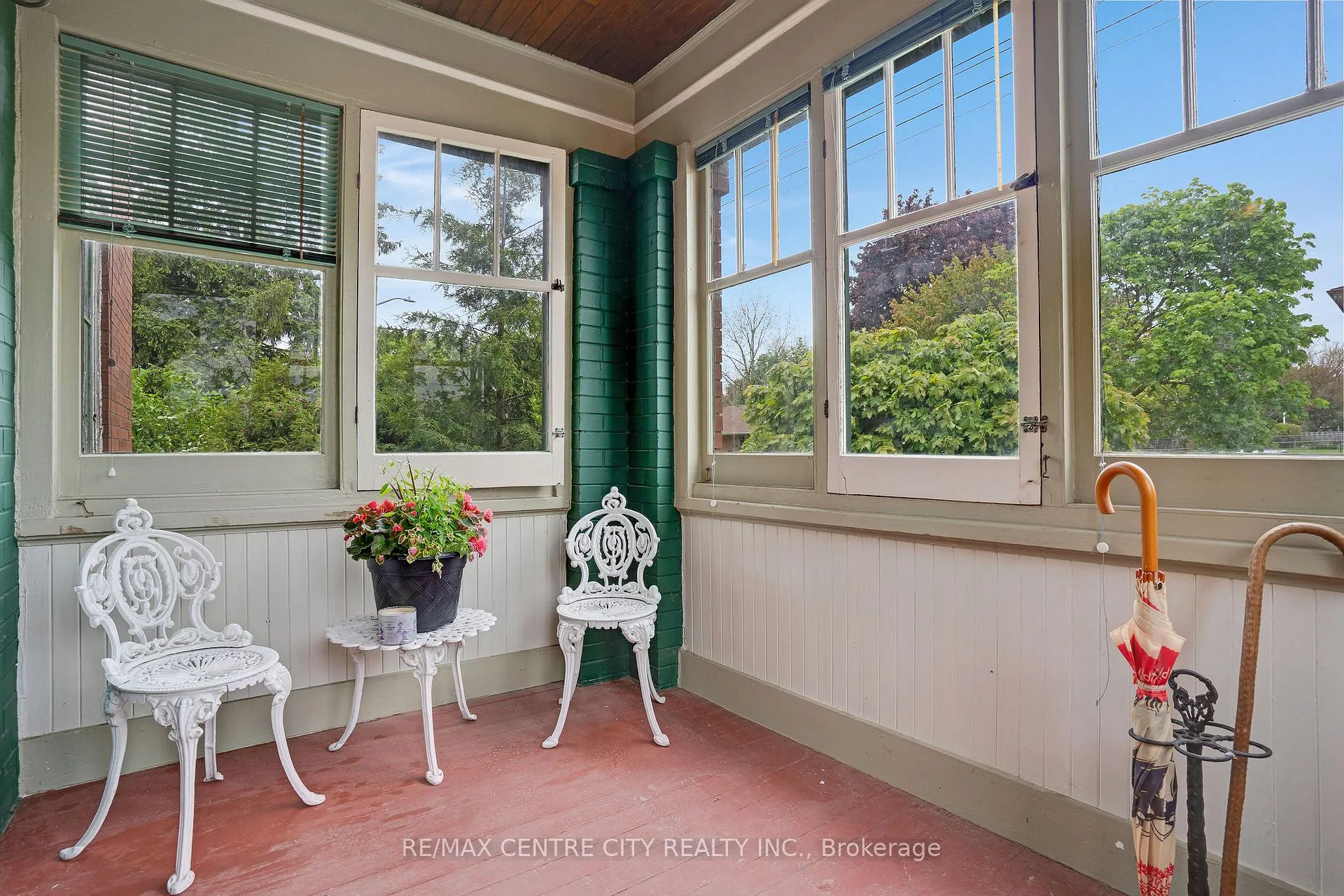 Photo 3 of 339 Greenfield Avenue, Kitchener — HOMEH