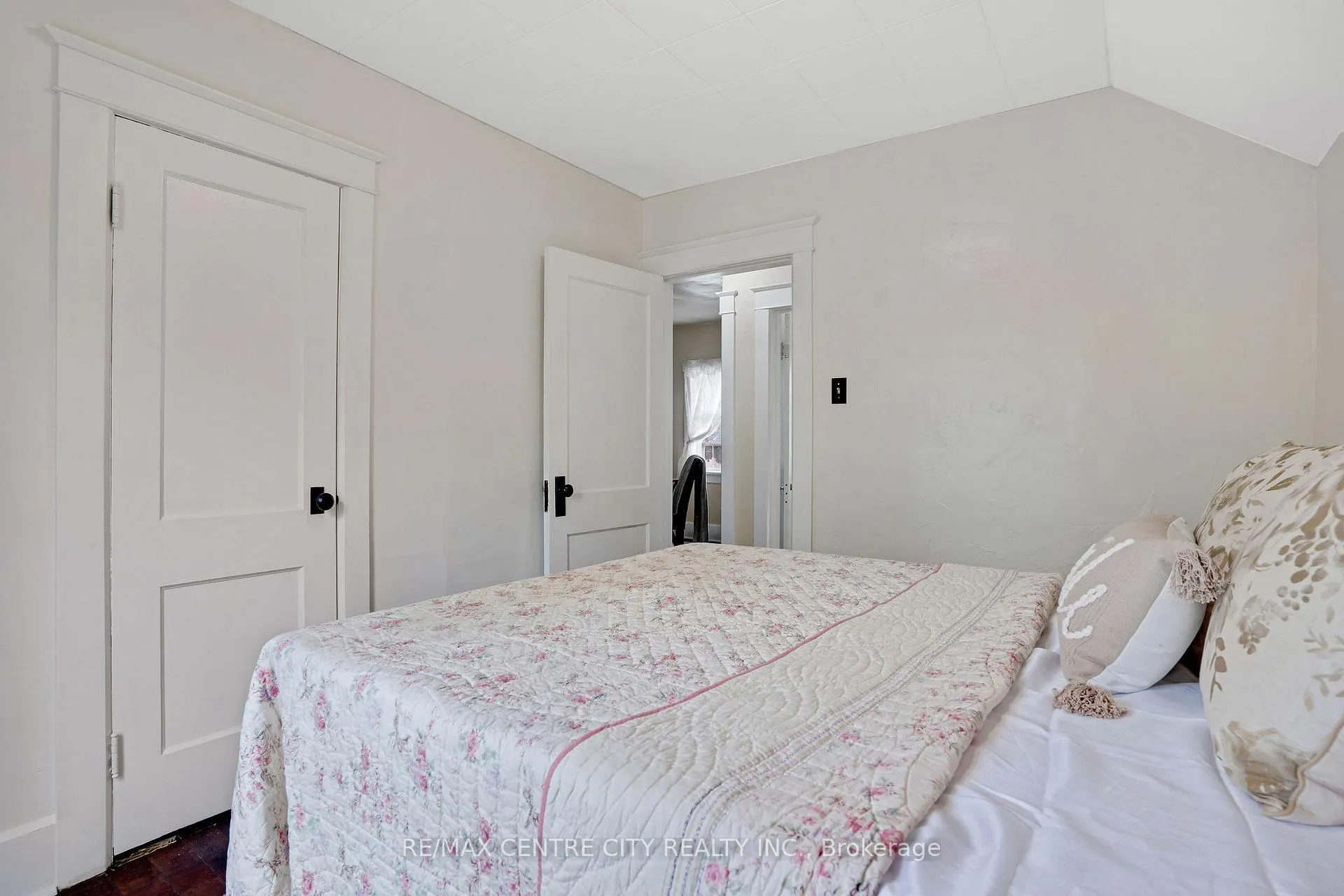 Photo 20 of 339 Greenfield Avenue, Kitchener — HOMEH