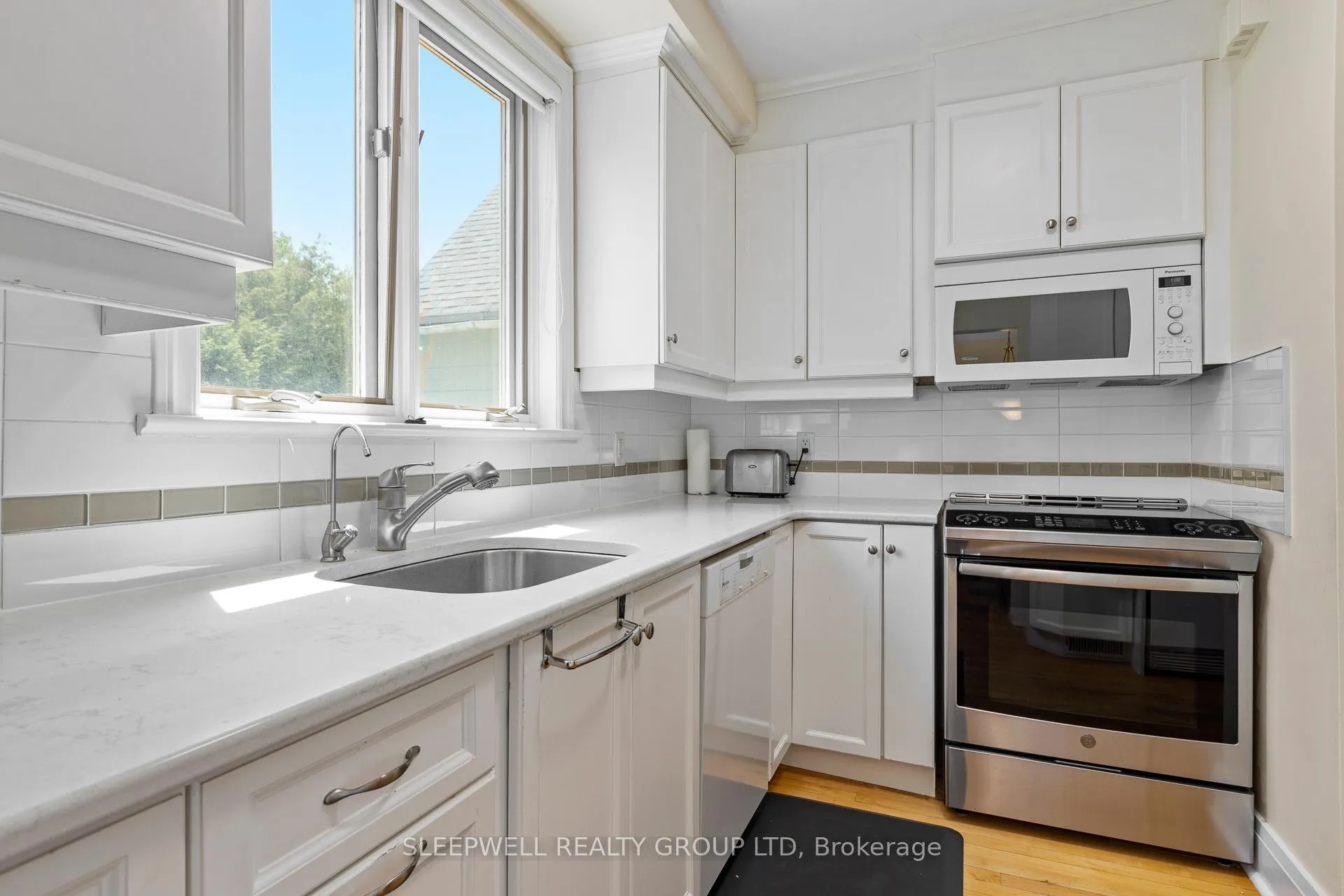 Photo 6 of 30 Belgrave Road, Ottawa, Ottawa East — HOMEH