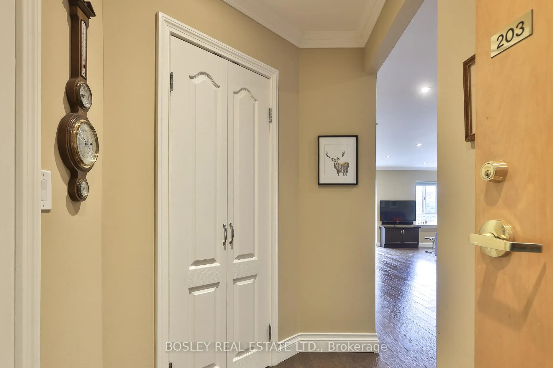 Photo 4 of Unit 203, 1387 Bayview Avenue, Toronto, Leaside — HOMEH