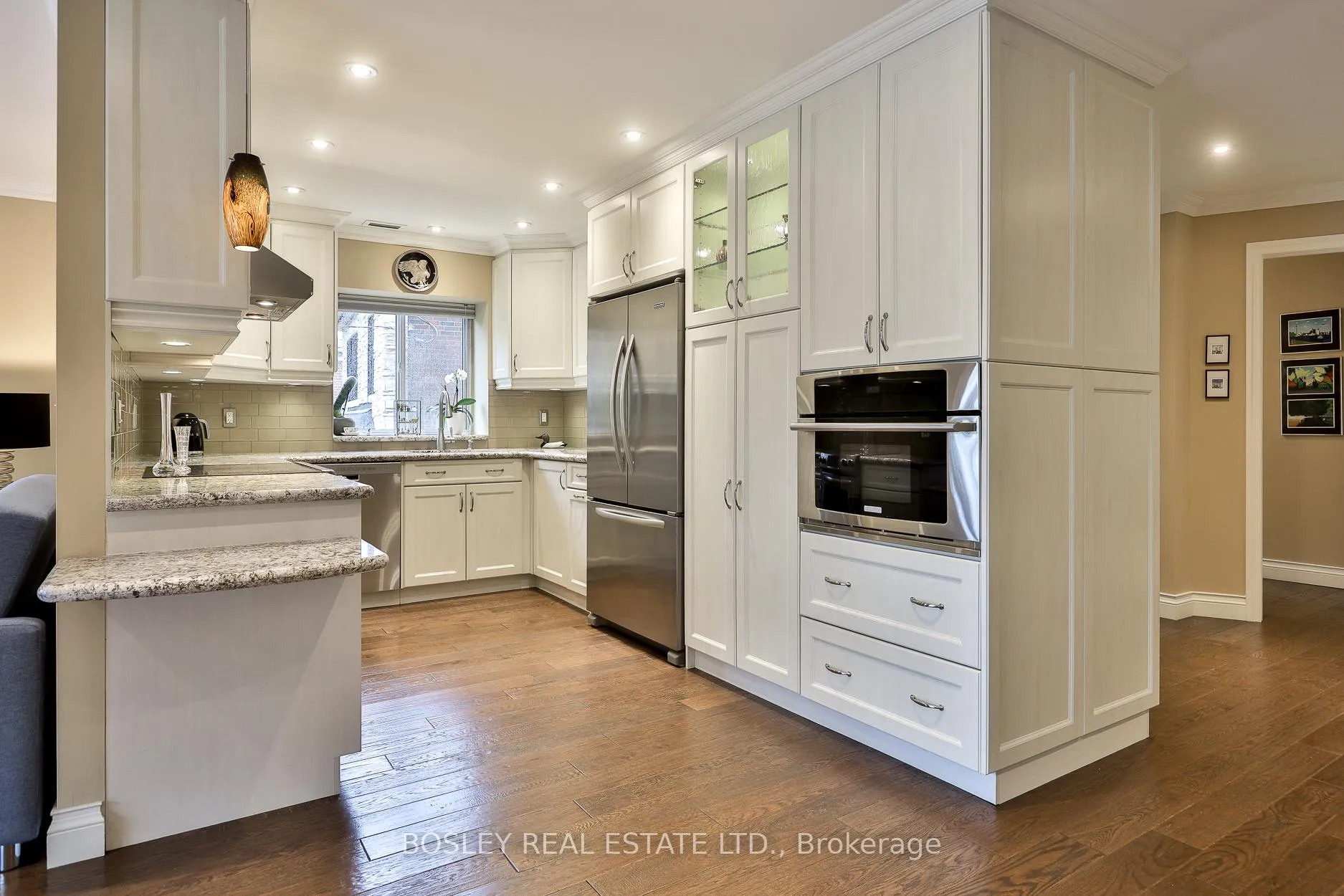 Photo 7 of Unit 203, 1387 Bayview Avenue, Toronto, Leaside — HOMEH