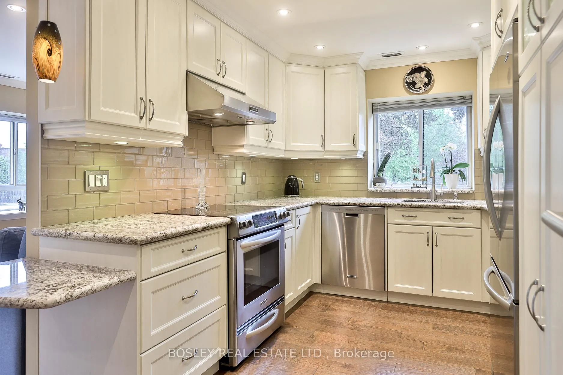 Photo 8 of Unit 203, 1387 Bayview Avenue, Toronto, Leaside — HOMEH