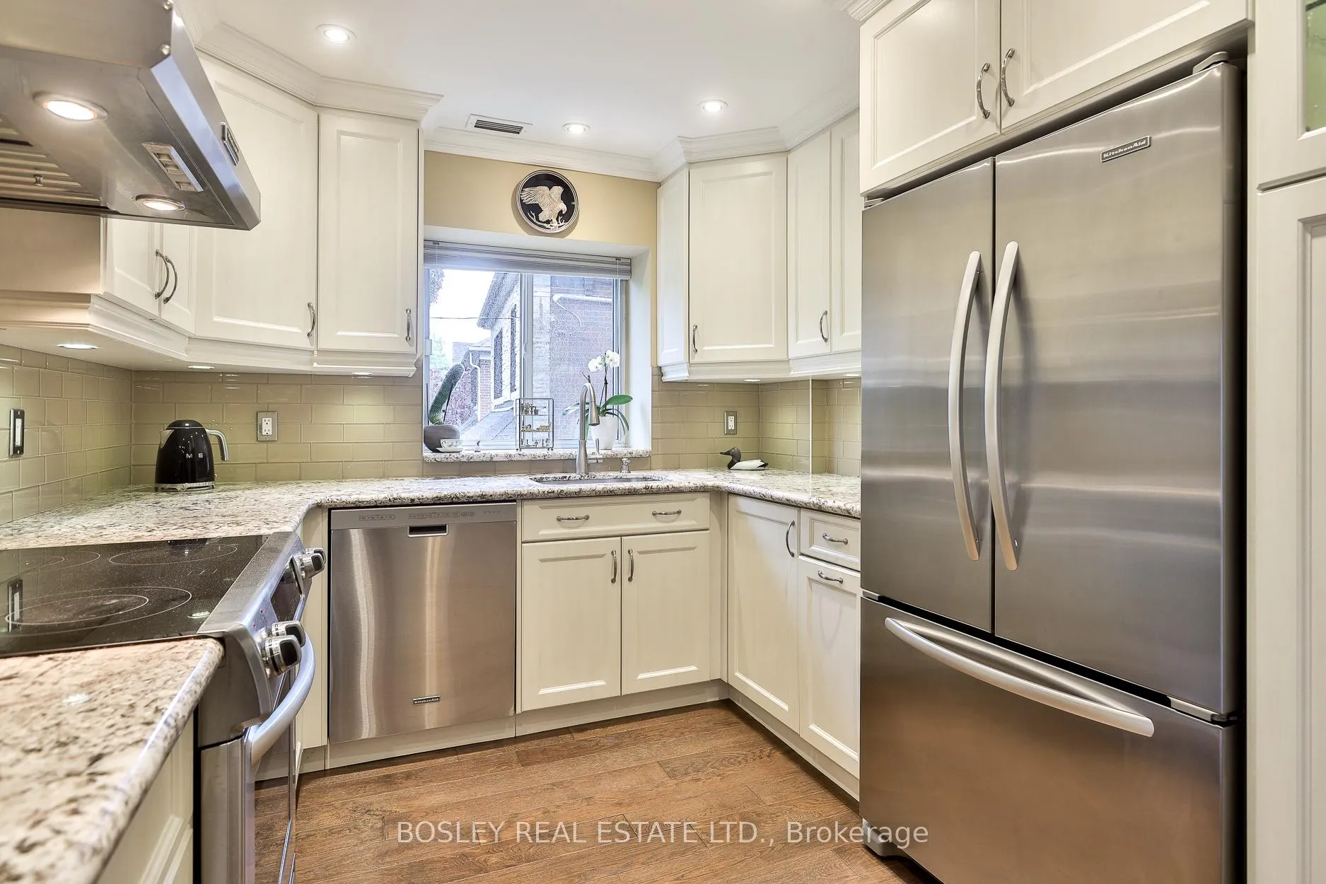 Photo 9 of Unit 203, 1387 Bayview Avenue, Toronto, Leaside — HOMEH