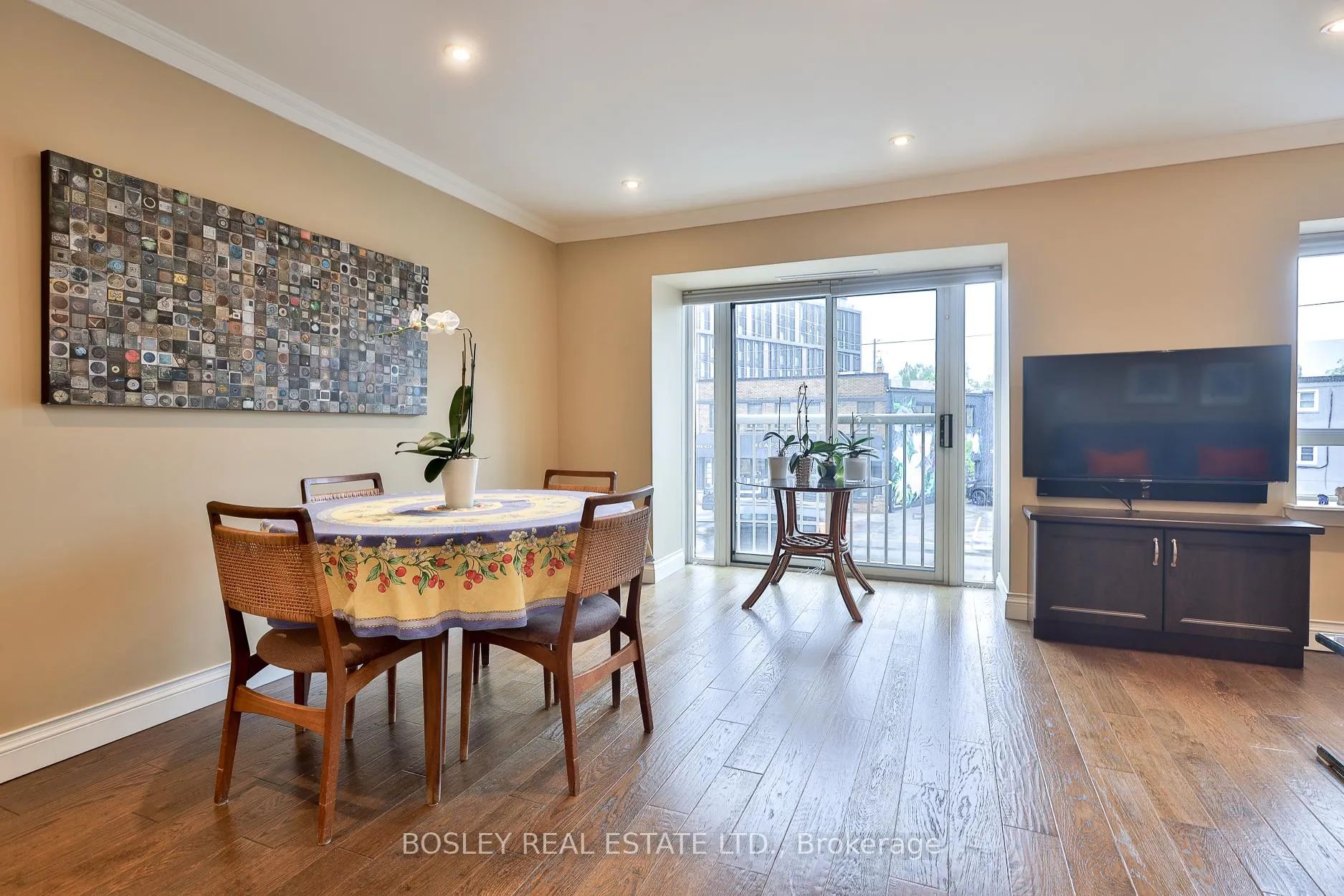 Photo 11 of Unit 203, 1387 Bayview Avenue, Toronto, Leaside — HOMEH