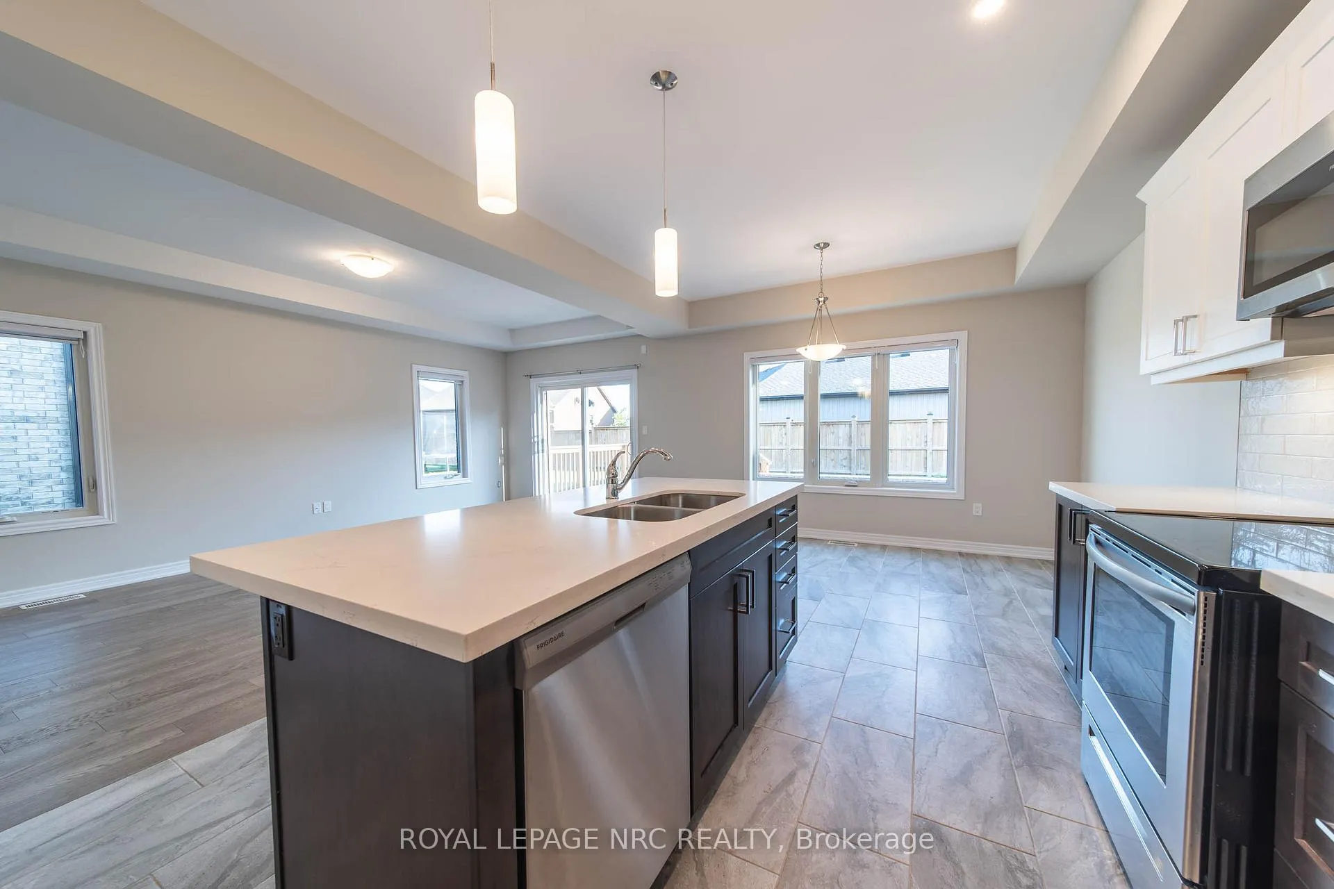 Photo 5 of 1217 Uppers Lane, Thorold, Rolling Meadows — HOMEH