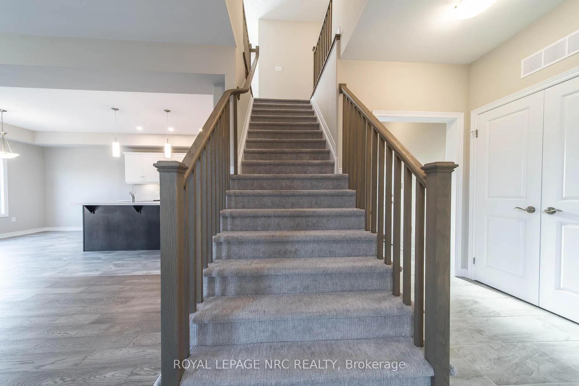 Photo 10 of 1217 Uppers Lane, Thorold, Rolling Meadows — HOMEH